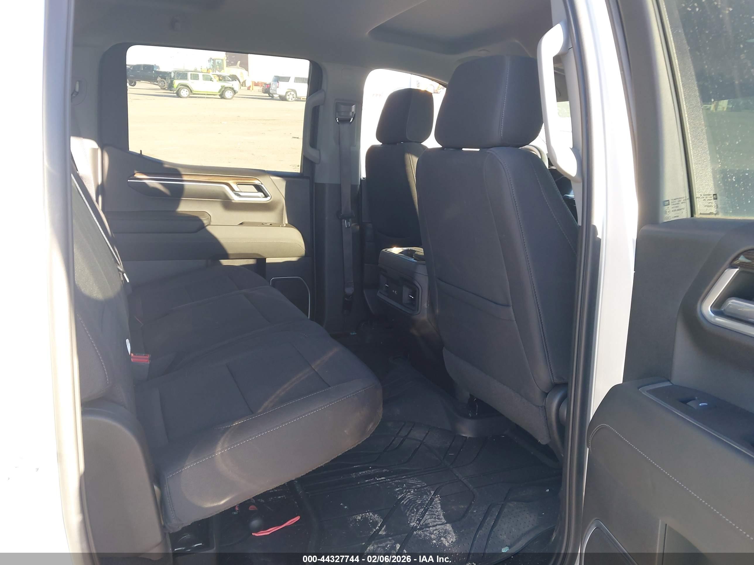 CHEVROLET SILVERADO image 8