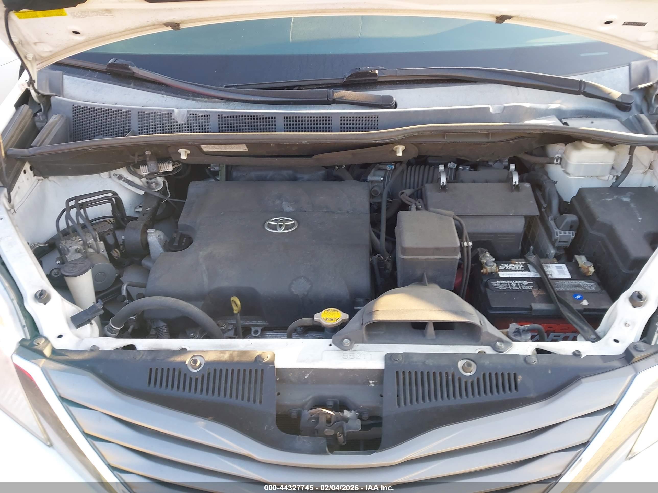 TOYOTA SIENNA image 10