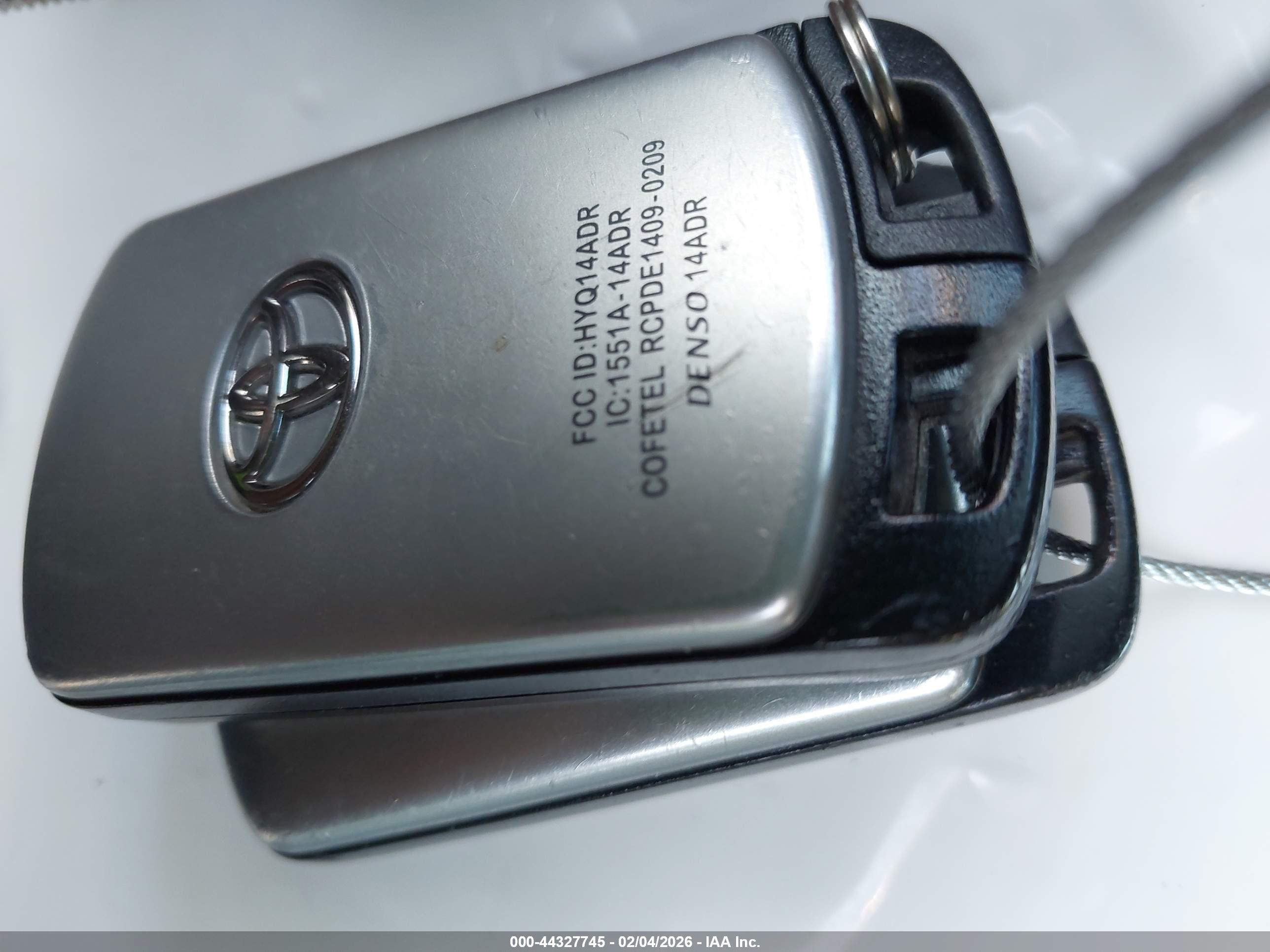TOYOTA SIENNA image 11
