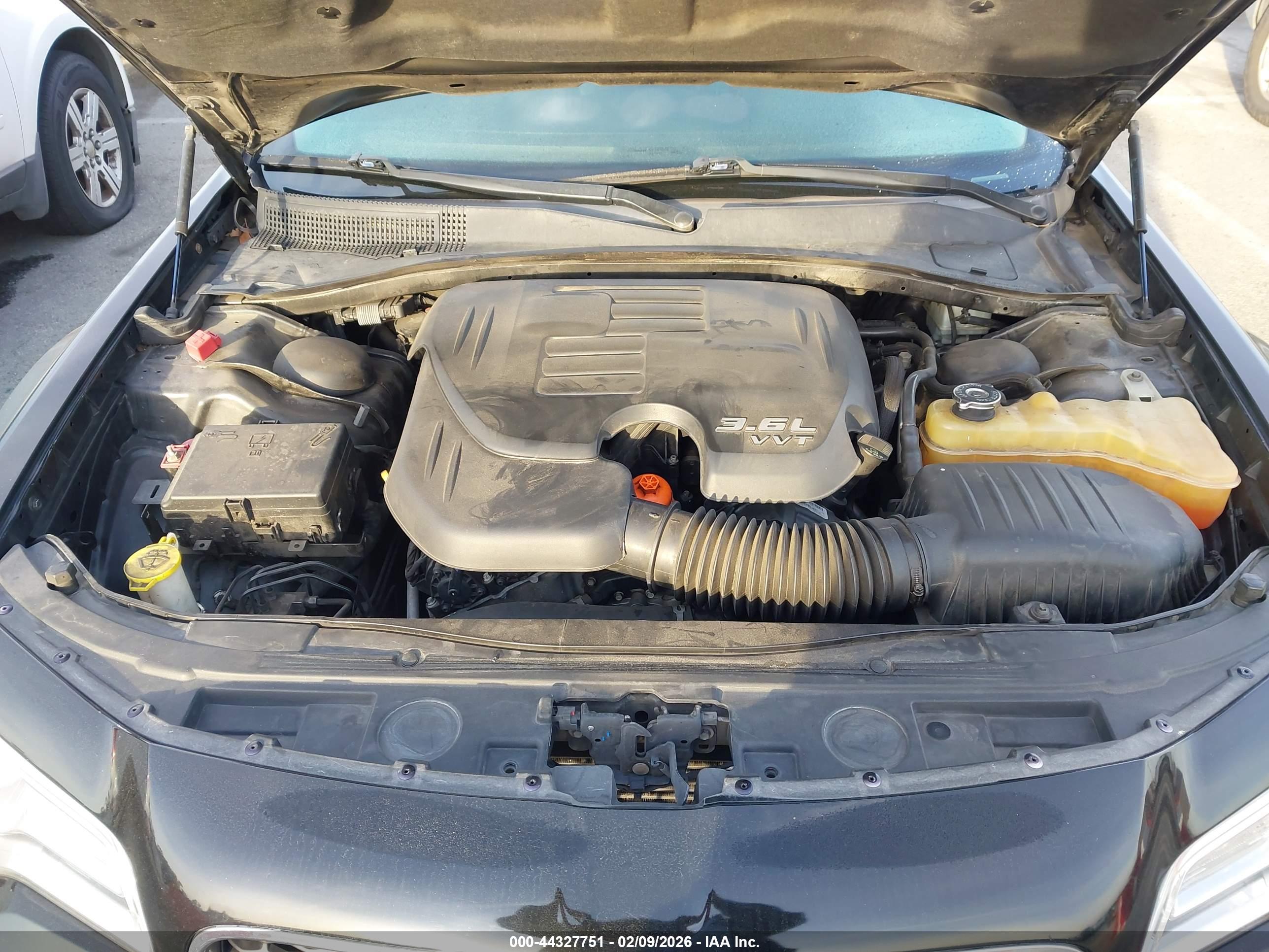 CHRYSLER 300C image 10