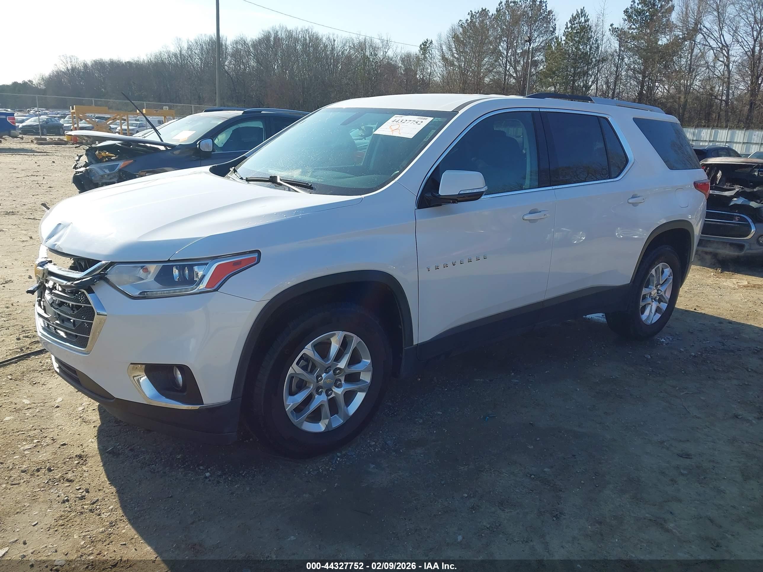 CHEVROLET TRAVERSE image 2