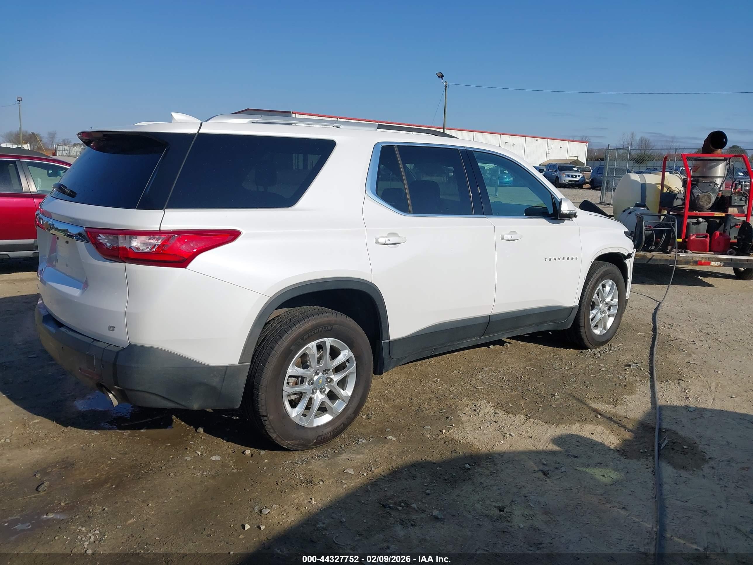 CHEVROLET TRAVERSE image 4