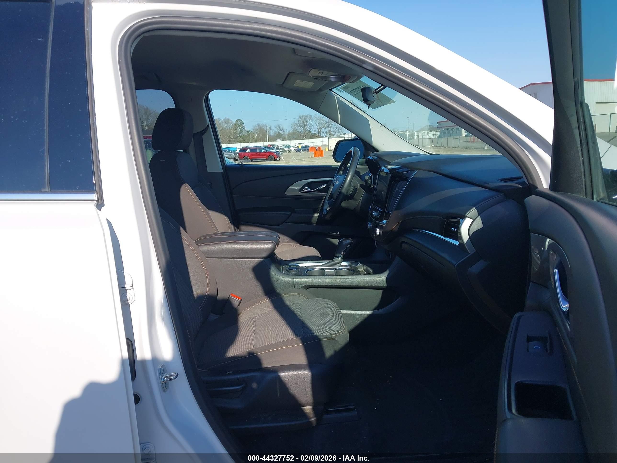 CHEVROLET TRAVERSE image 5