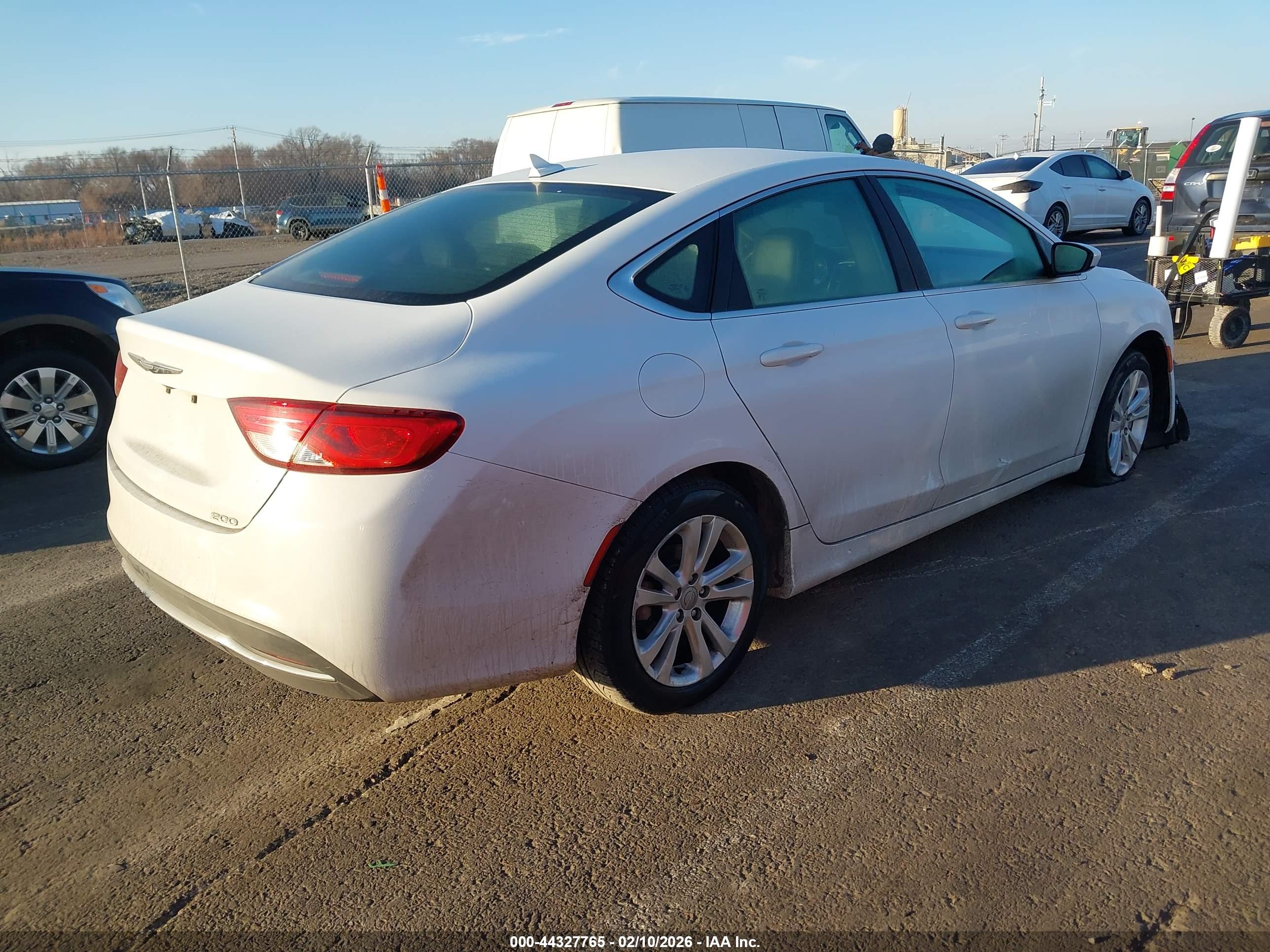CHRYSLER 200 image 4