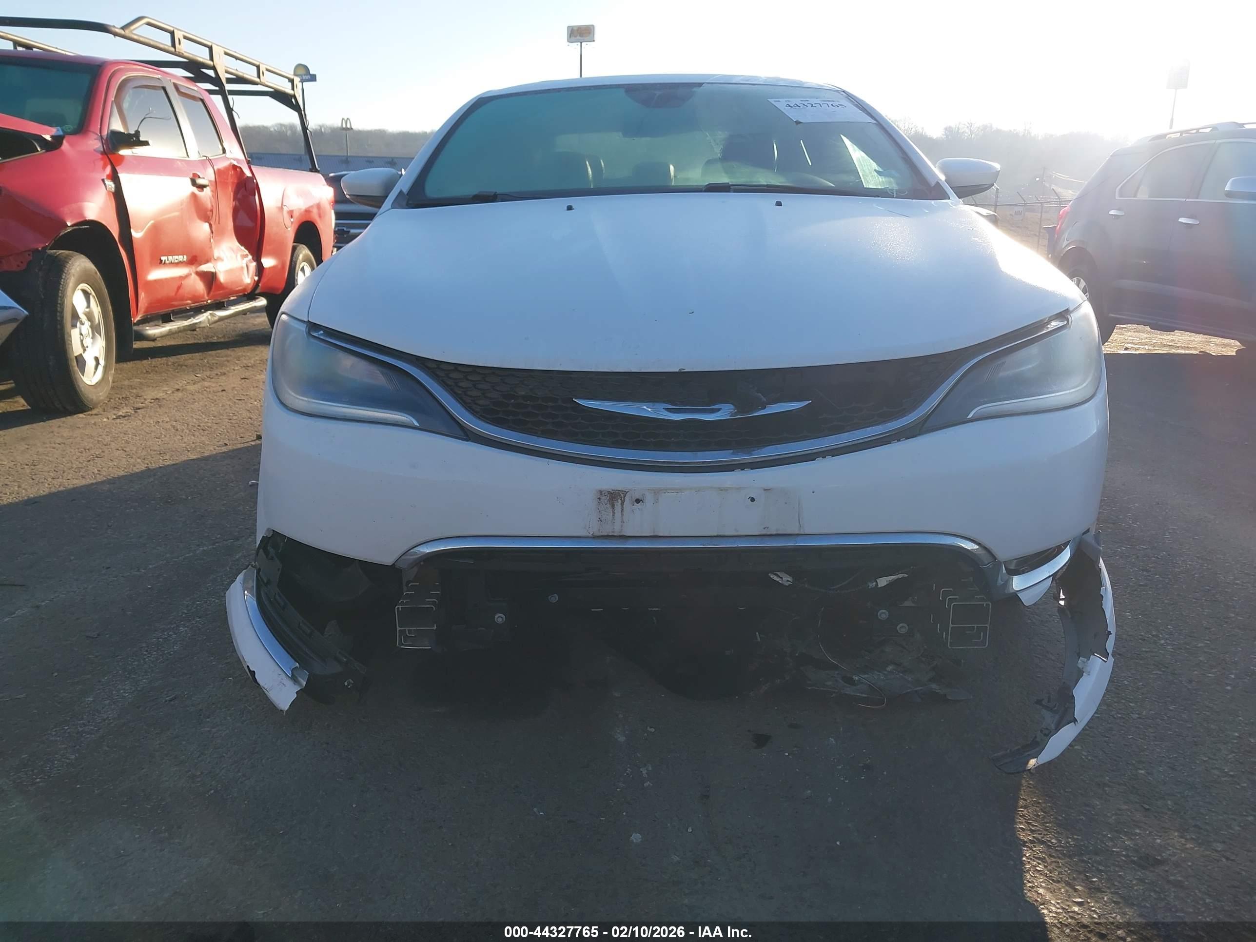 CHRYSLER 200 image 6