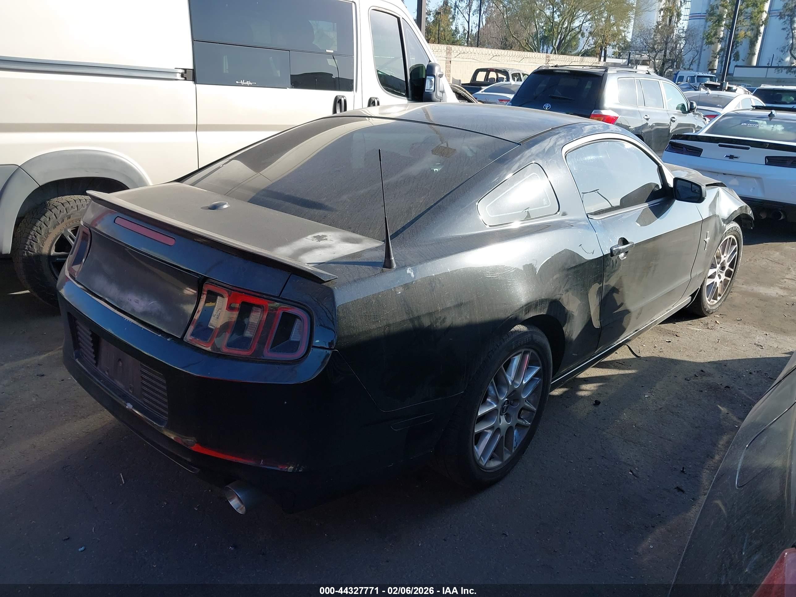 FORD MUSTANG image 4
