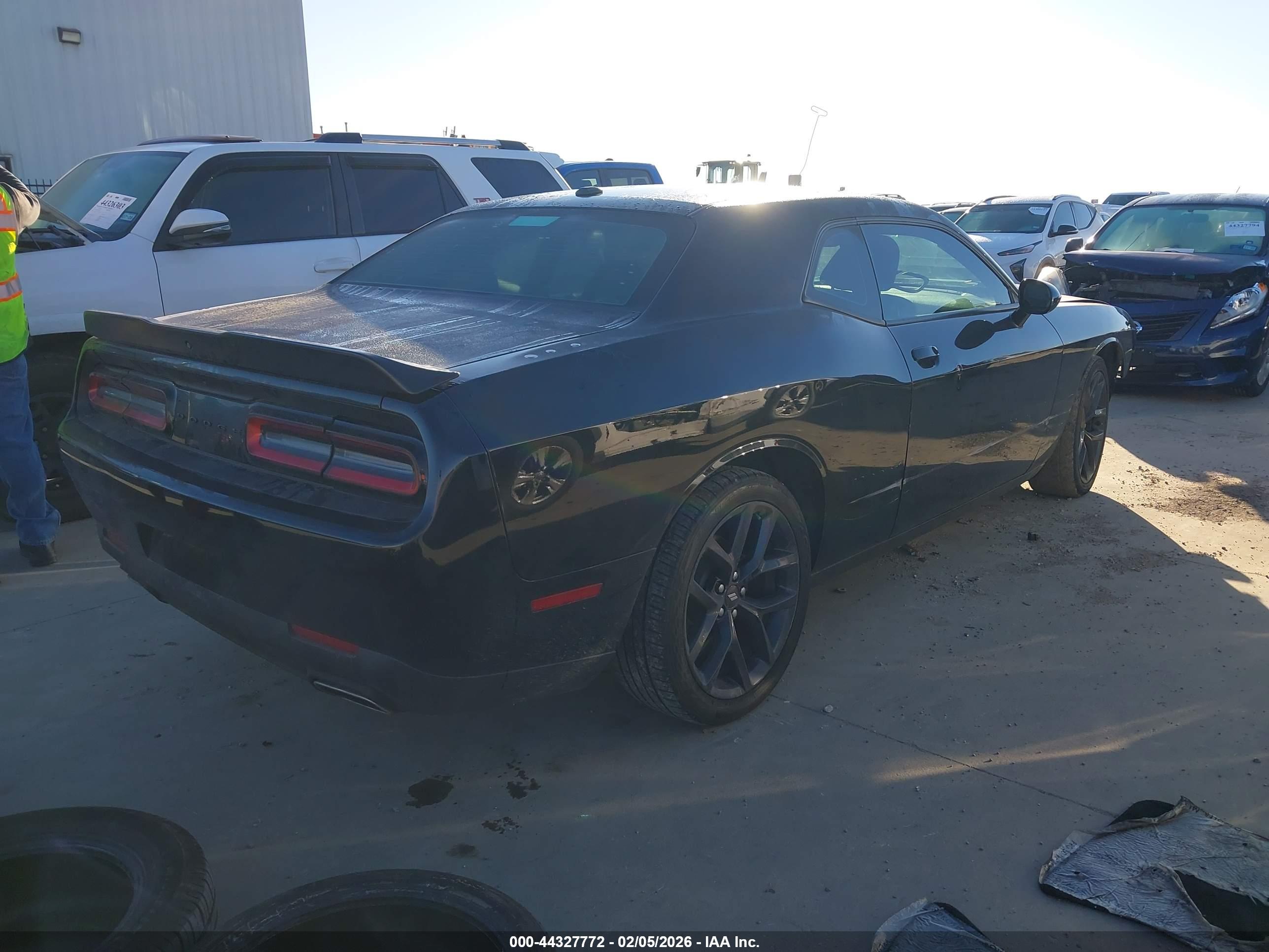 DODGE CHALLENGER image 4