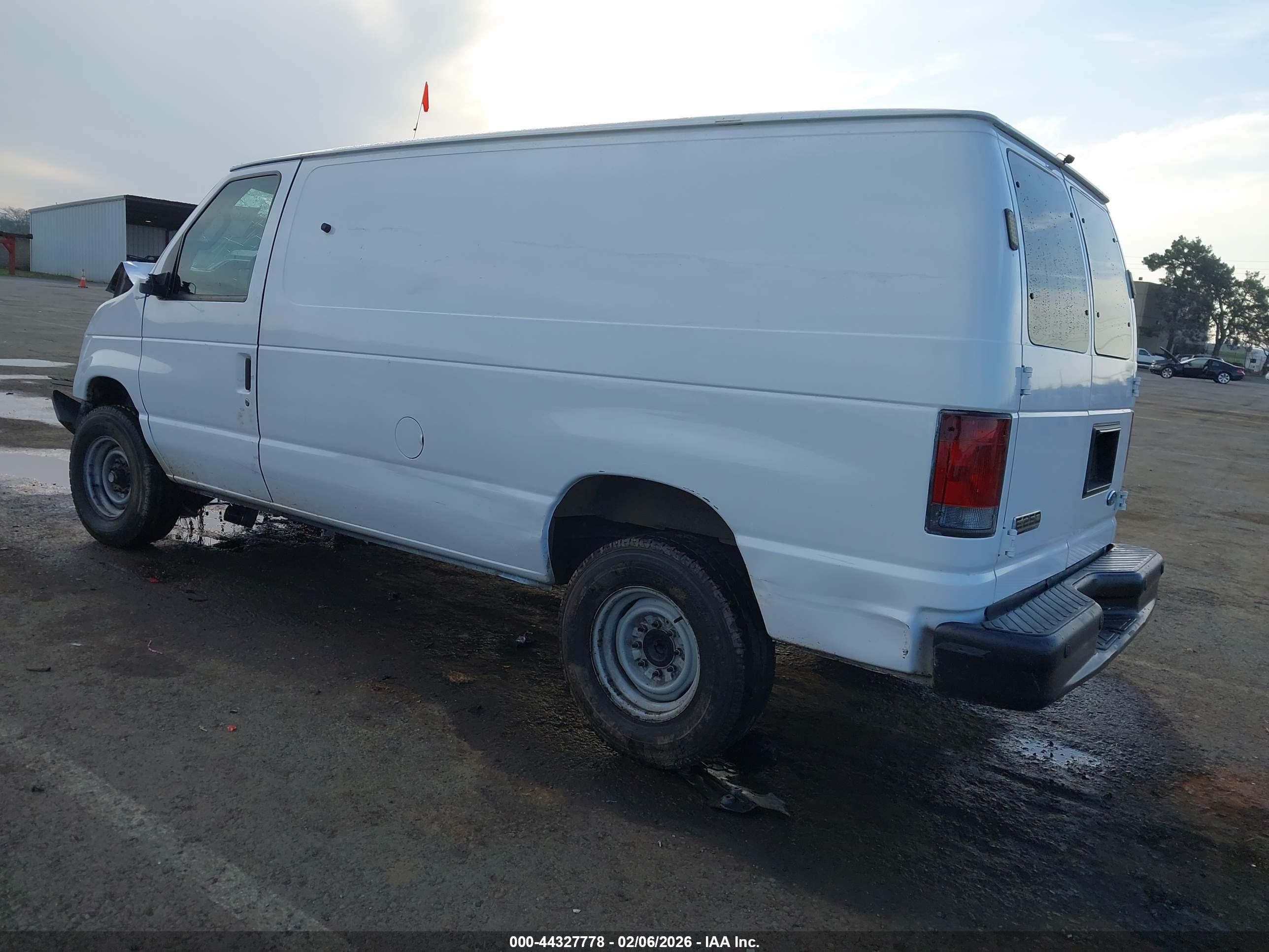 FORD E-250 image 3