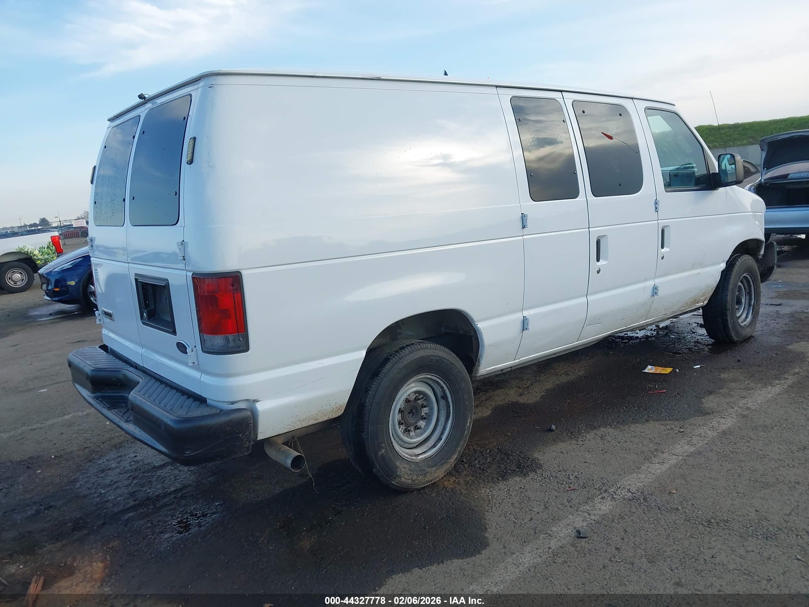 FORD E-250 image 4