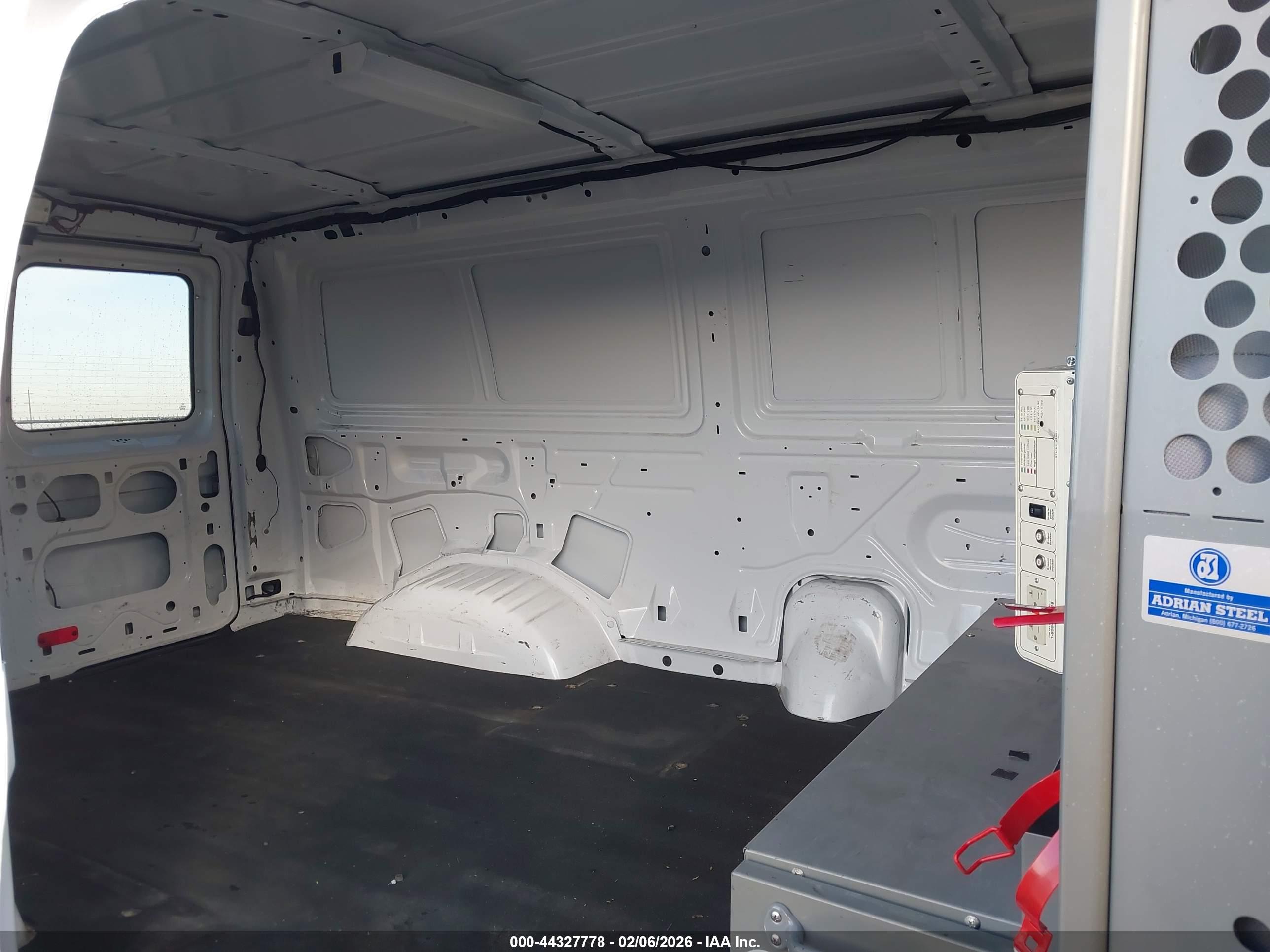 FORD E-250 image 8