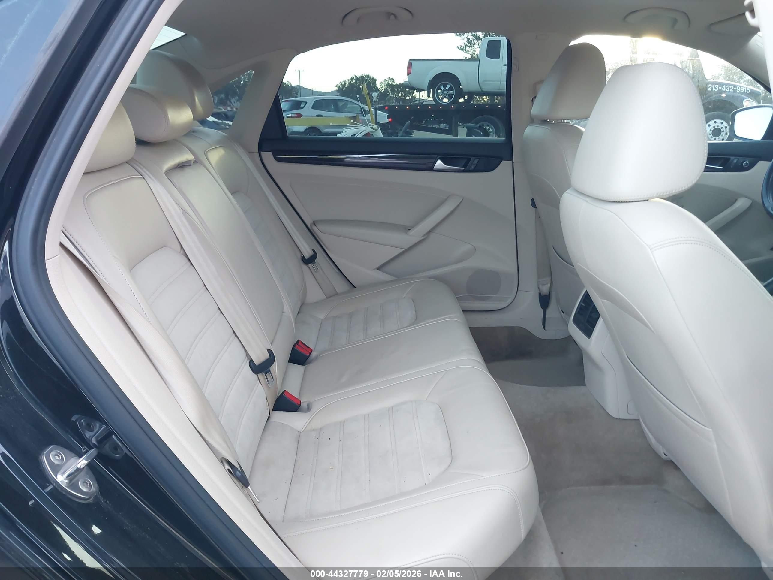 VOLKSWAGEN PASSAT image 8