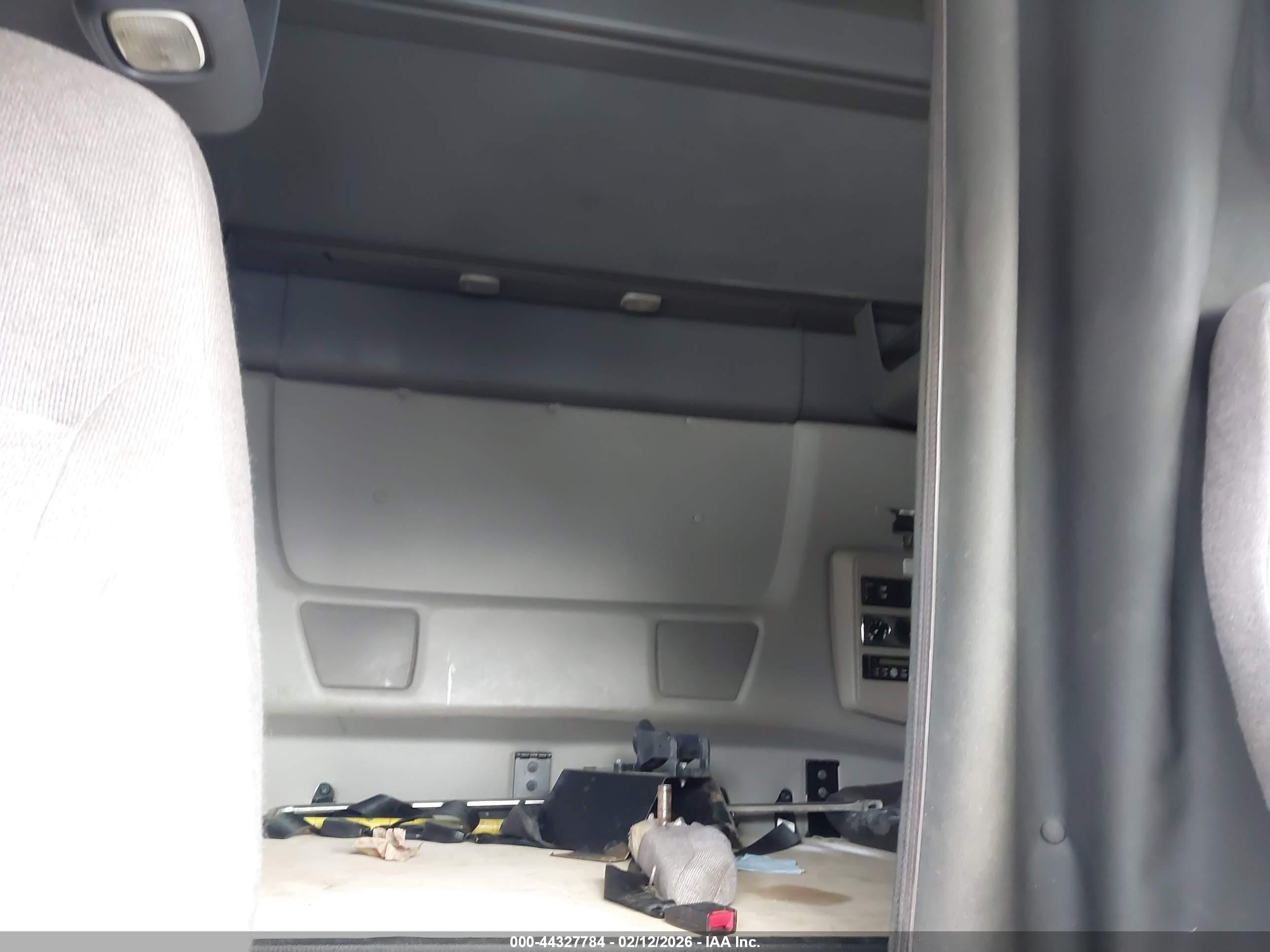 INTERNATIONAL LT image 7