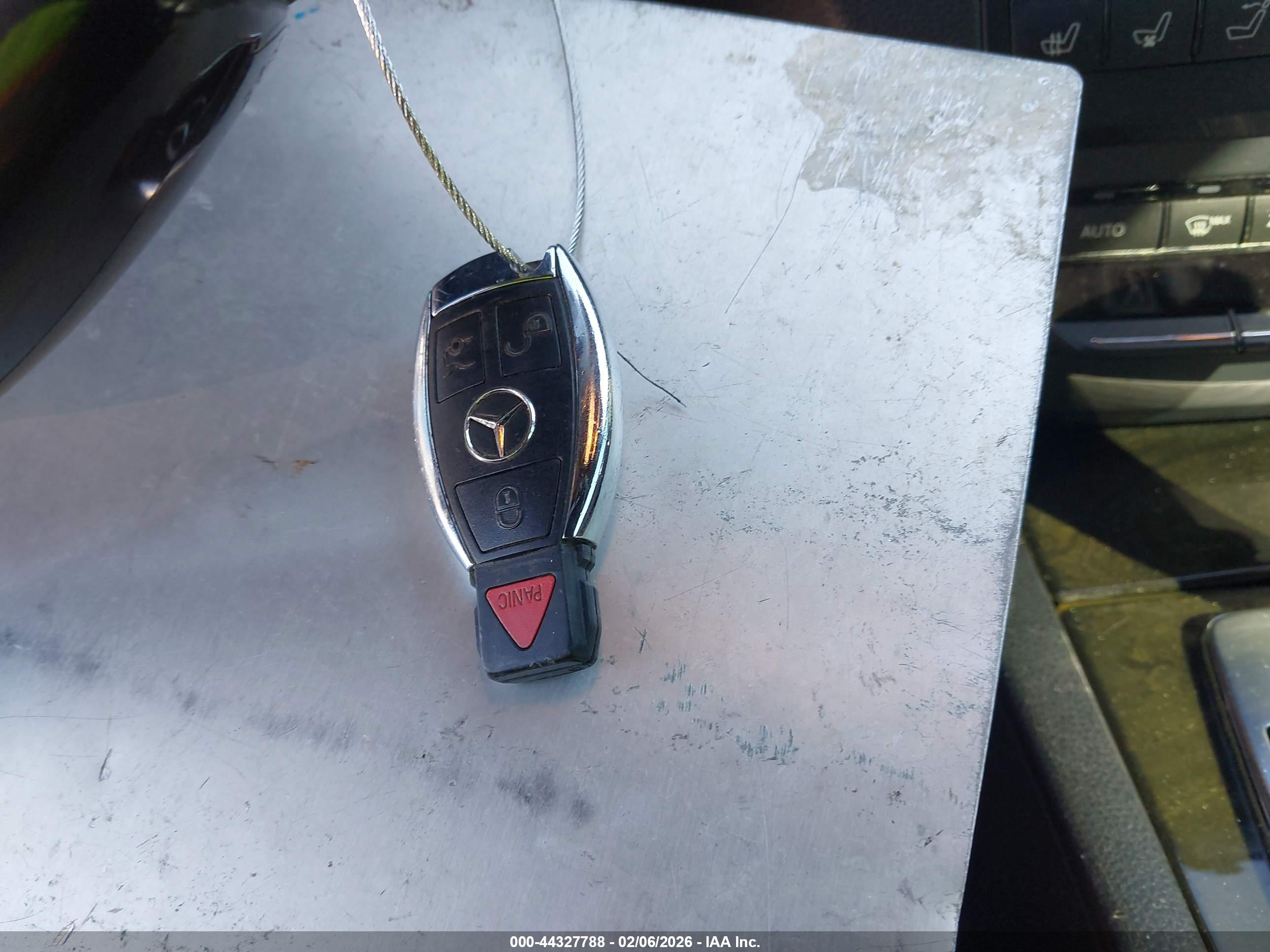 MERCEDES-BENZ E image 11