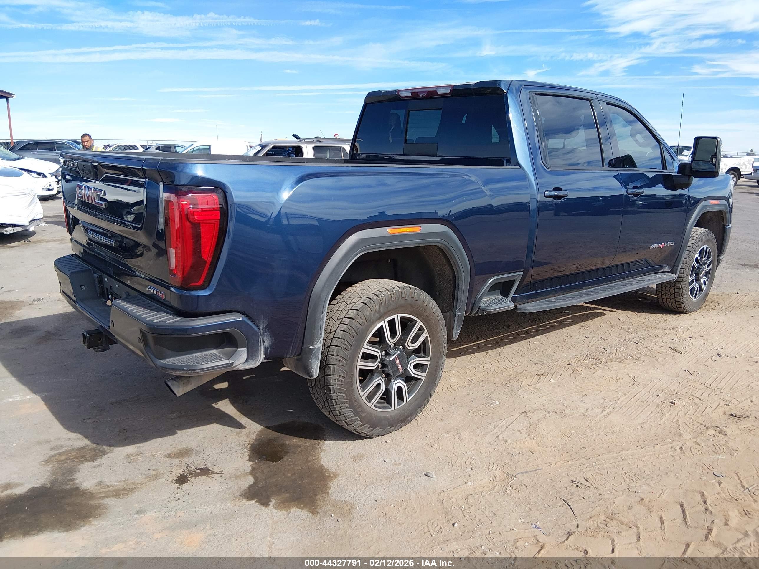 GMC SIERRA image 4