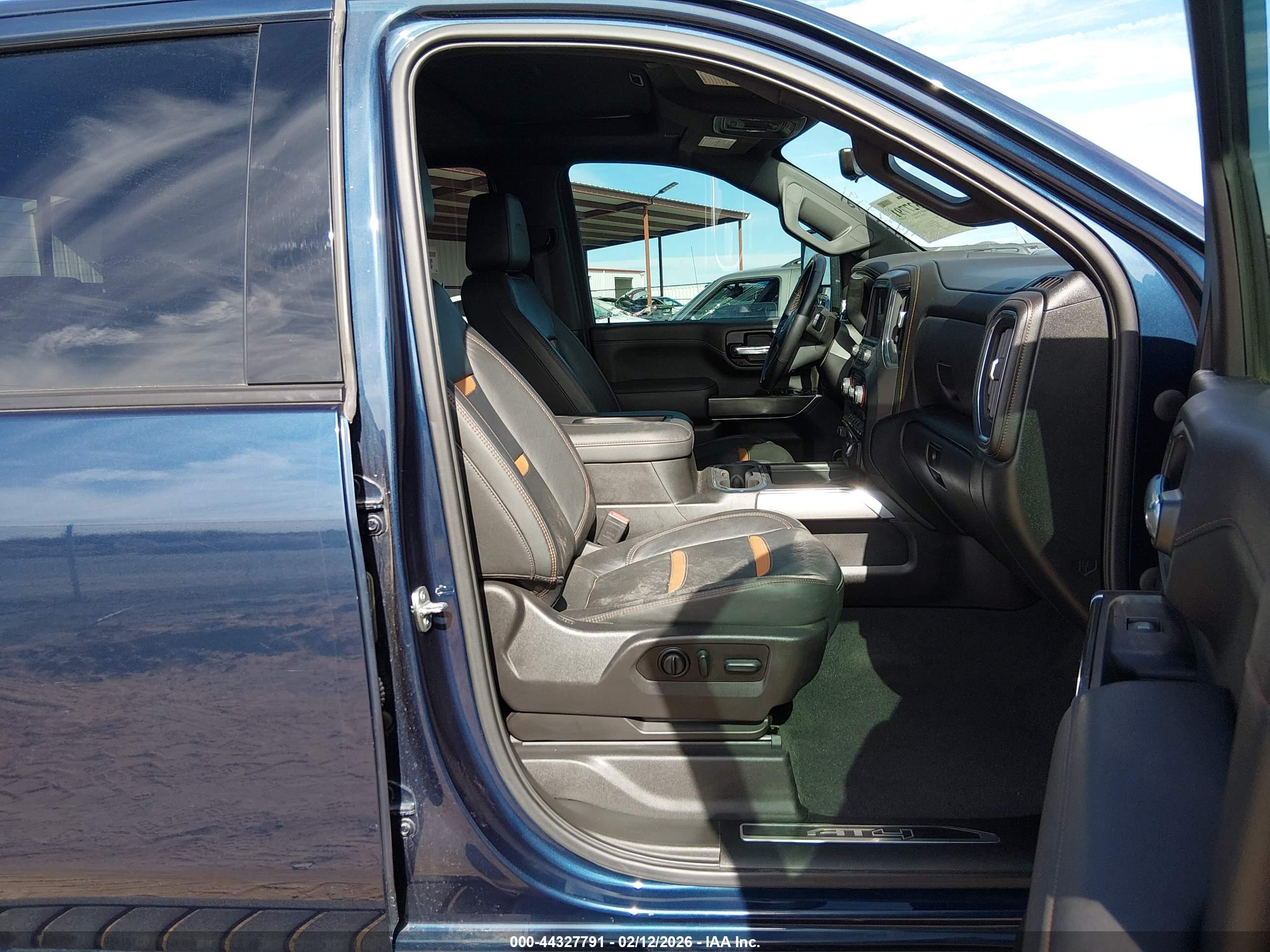 GMC SIERRA image 8