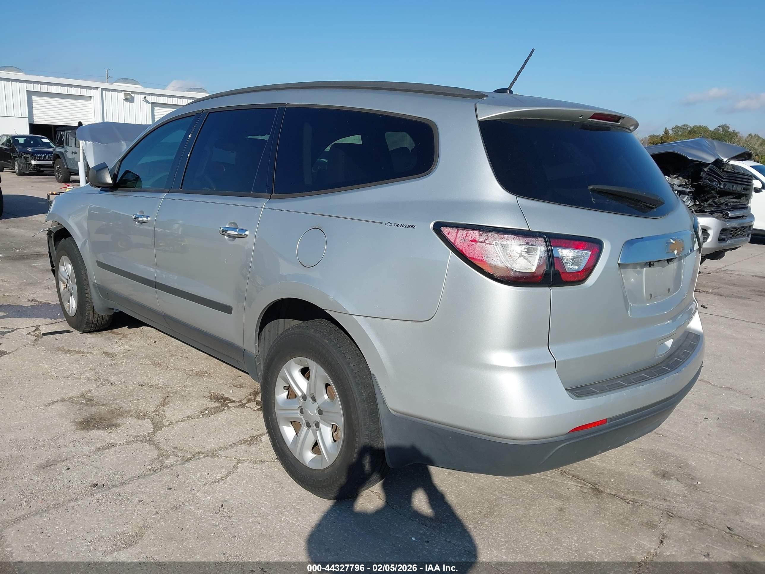 CHEVROLET TRAVERSE image 3