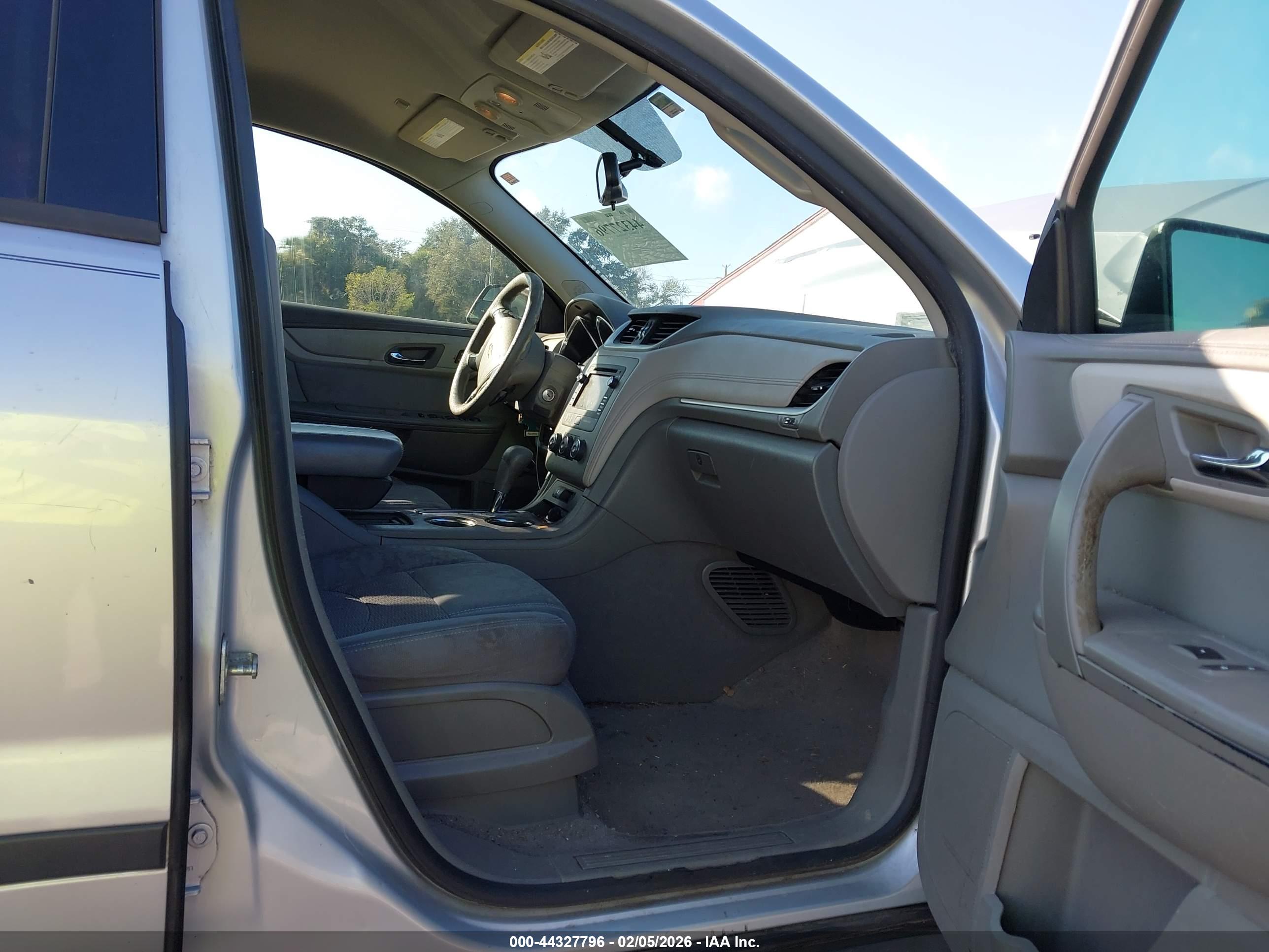CHEVROLET TRAVERSE image 5