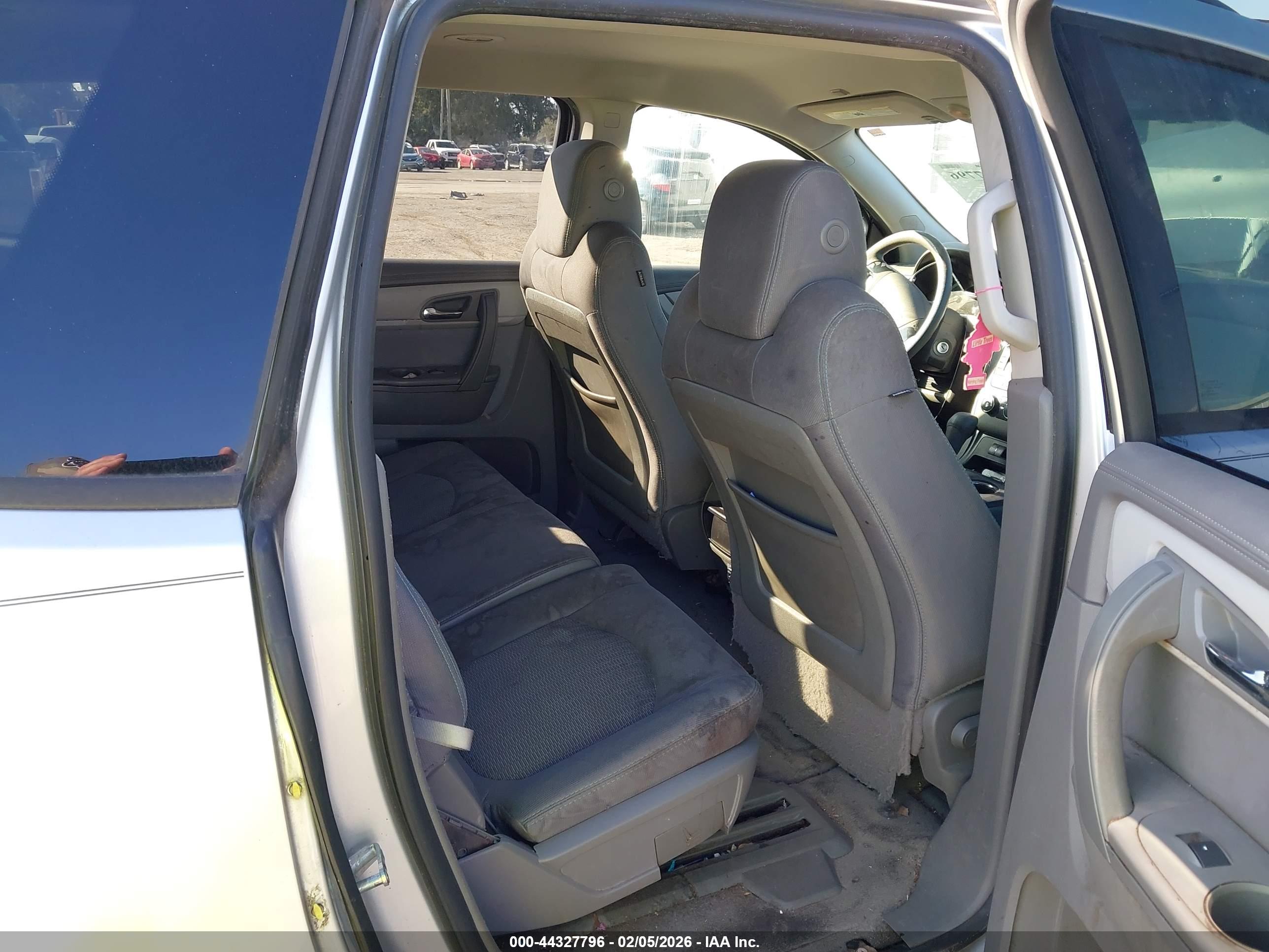 CHEVROLET TRAVERSE image 8