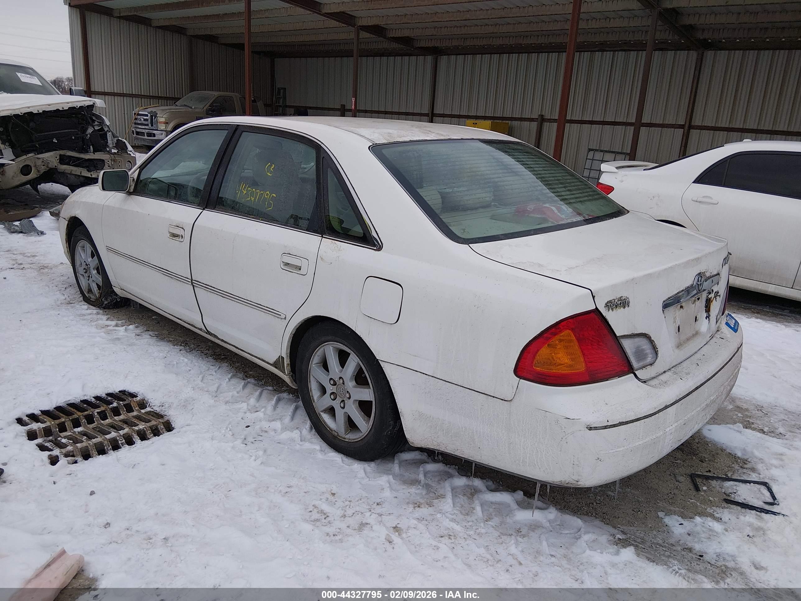 TOYOTA AVALON image 3