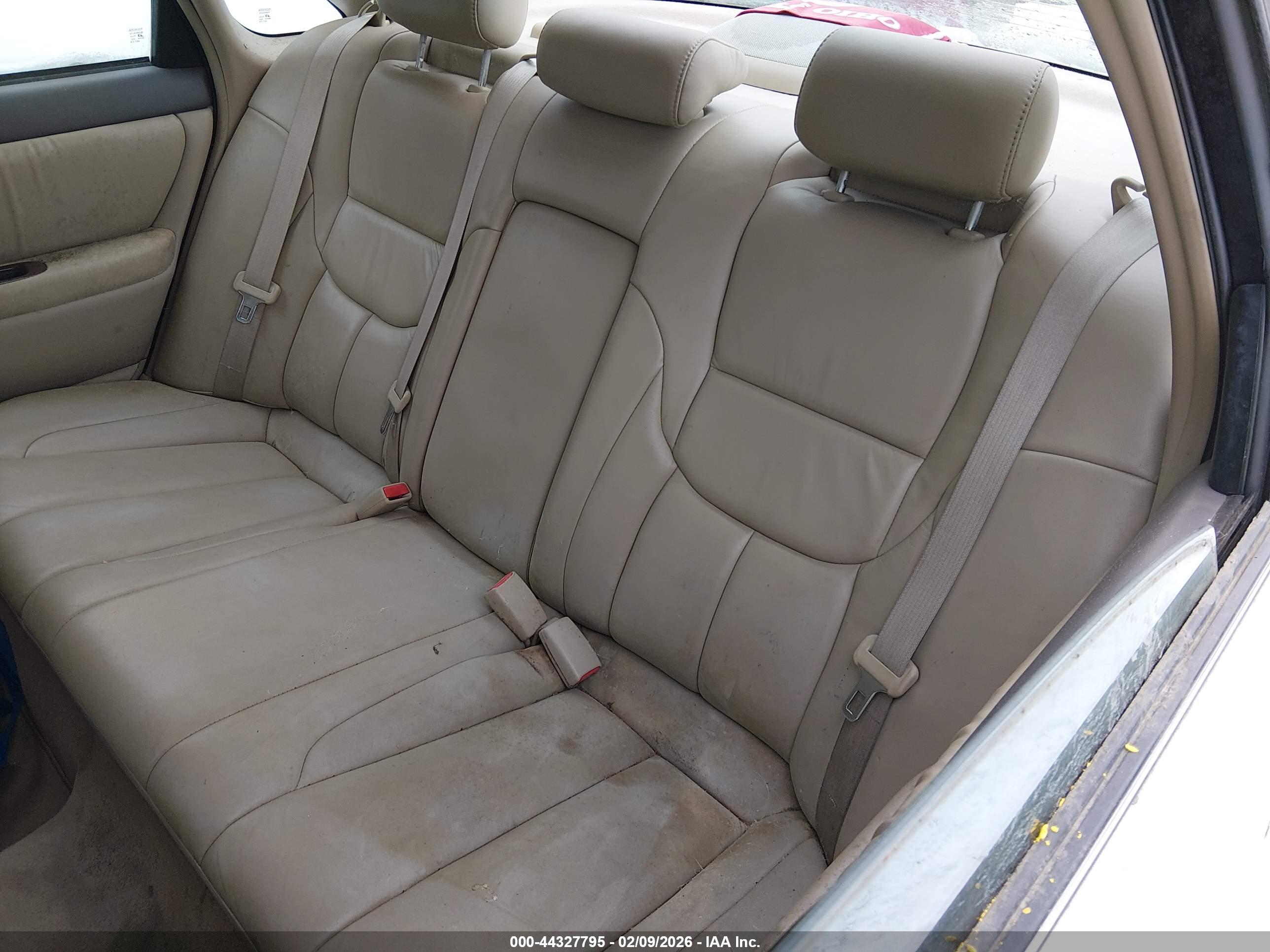 TOYOTA AVALON image 8