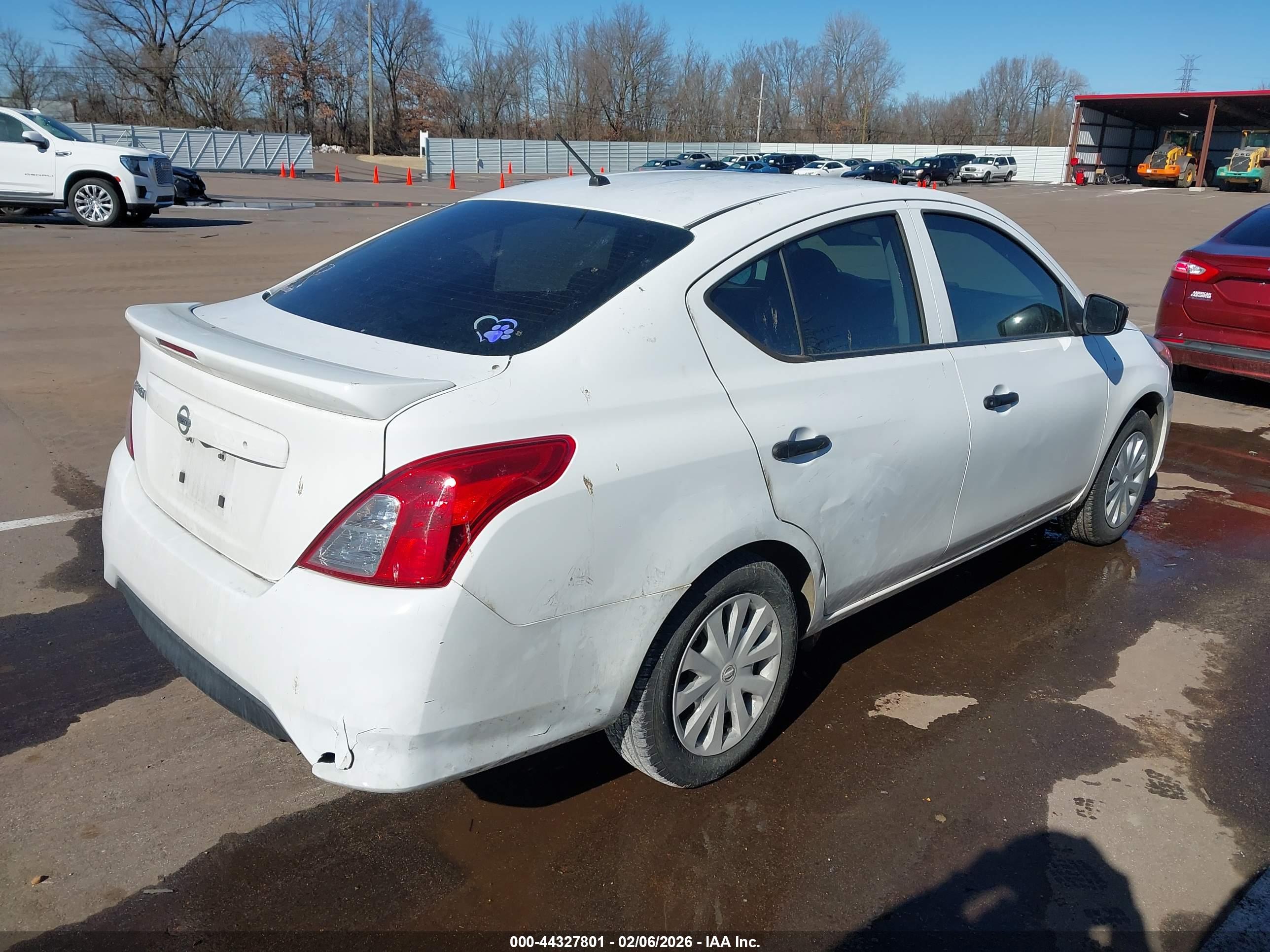 NISSAN VERSA image 4