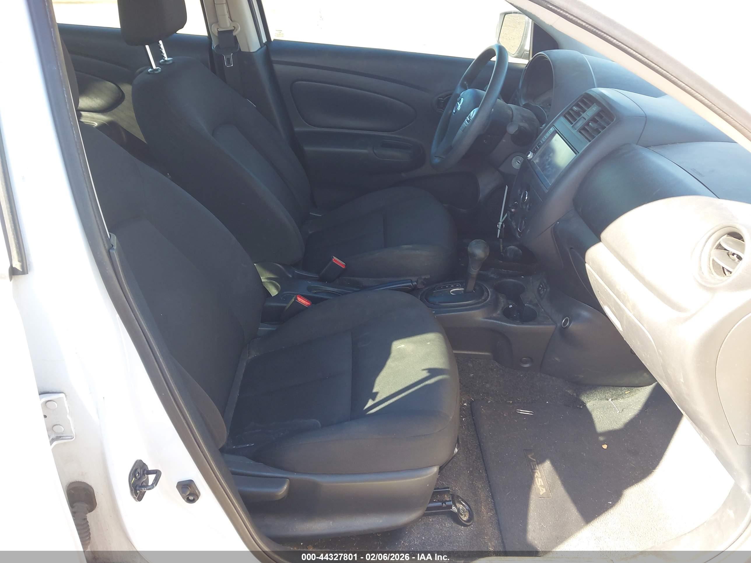 NISSAN VERSA image 5