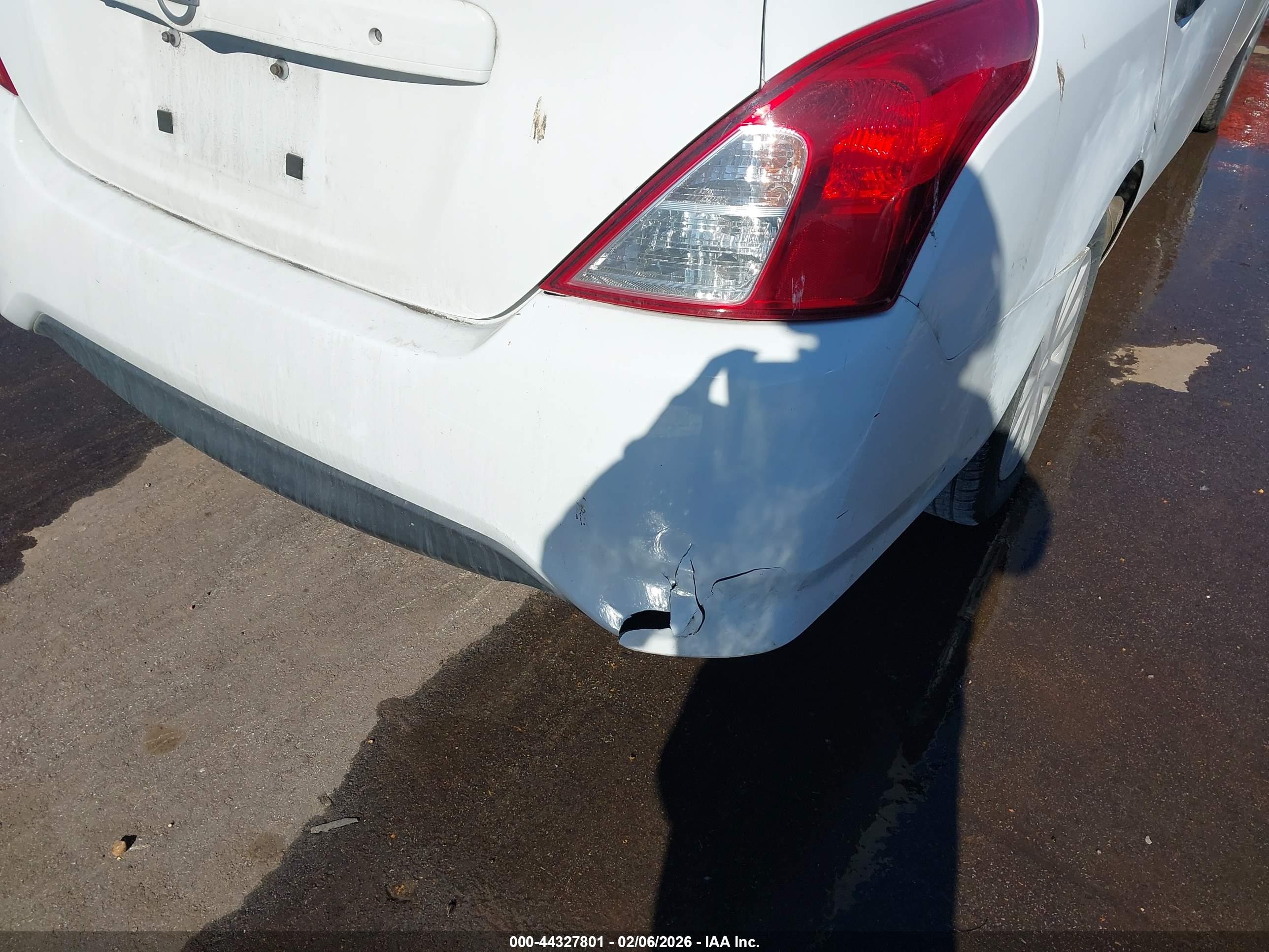 NISSAN VERSA image 6