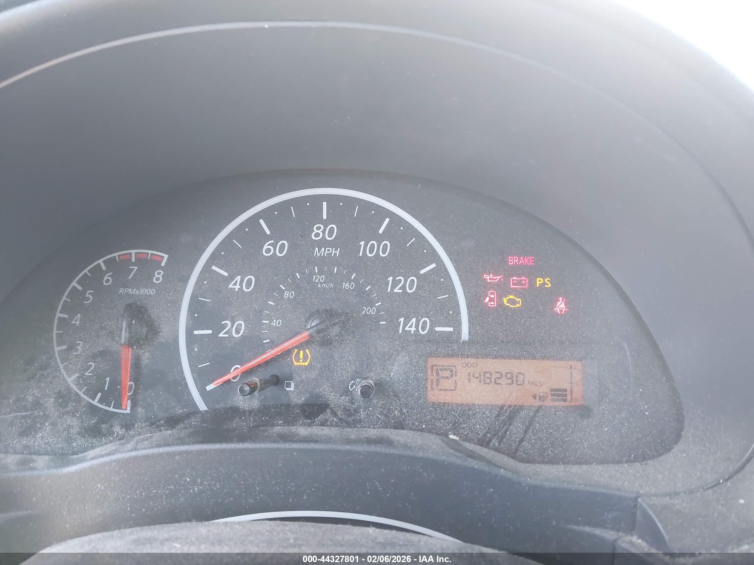 NISSAN VERSA image 7