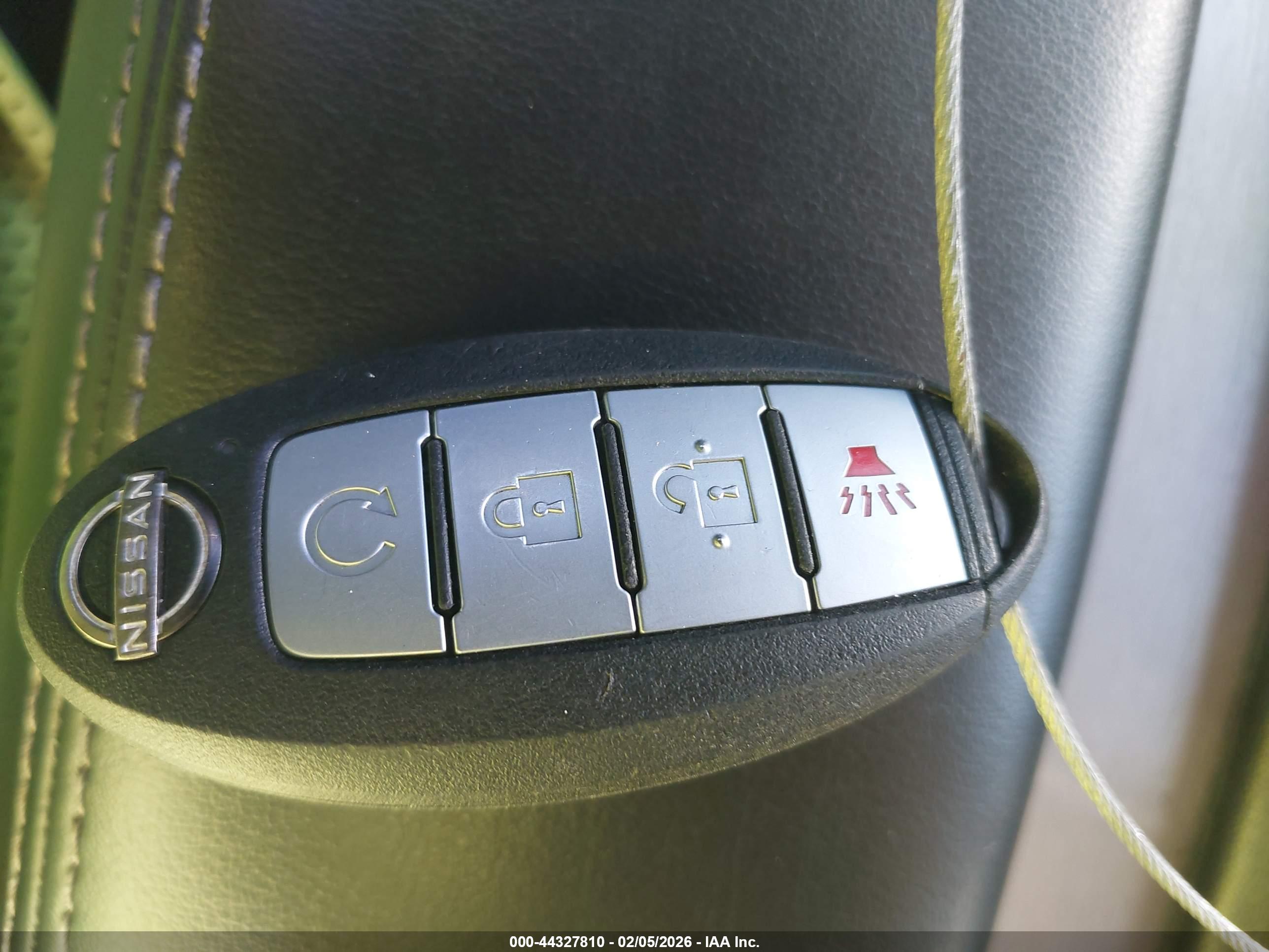 NISSAN MURANO image 11
