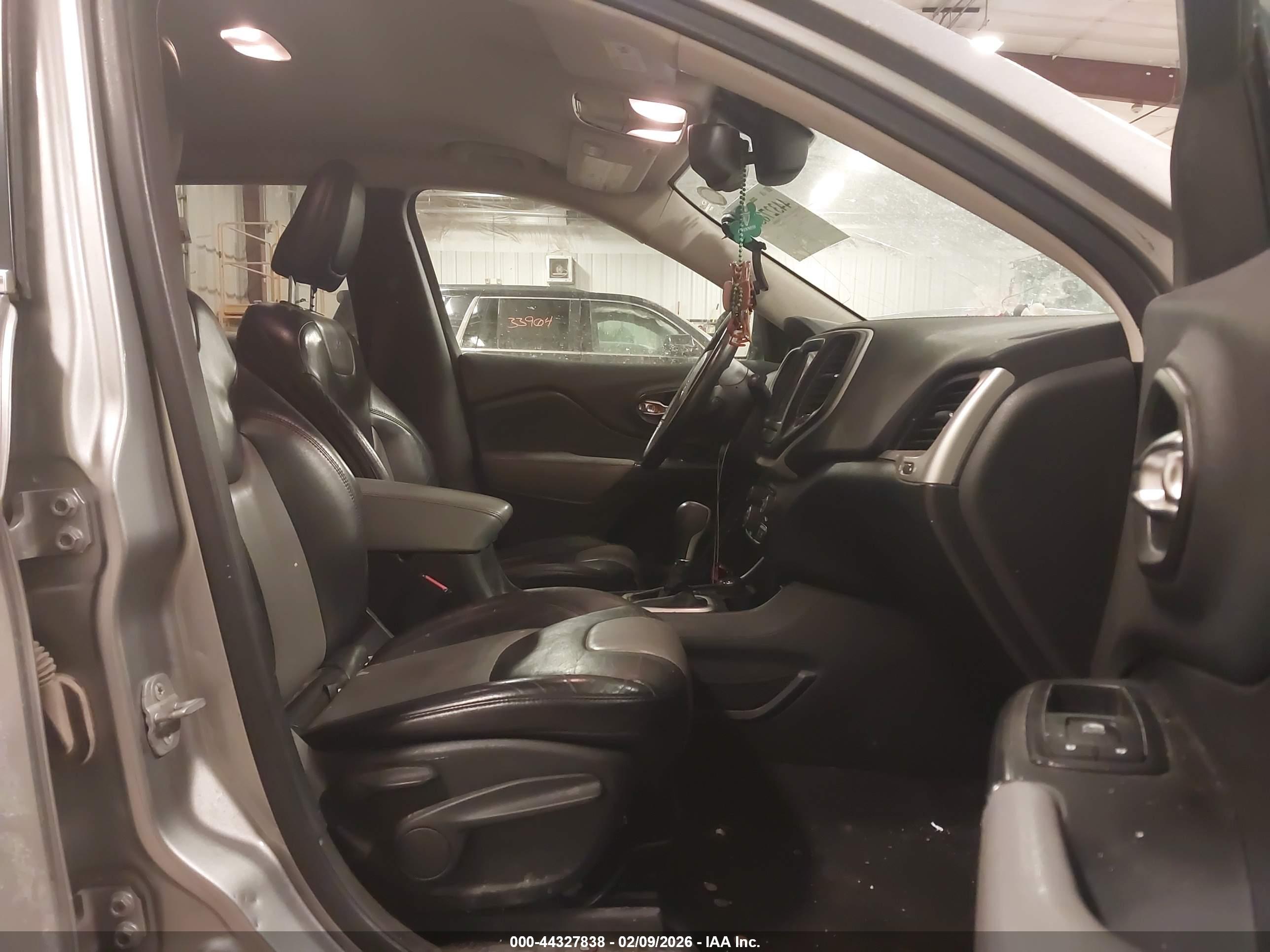 JEEP CHEROKEE image 5