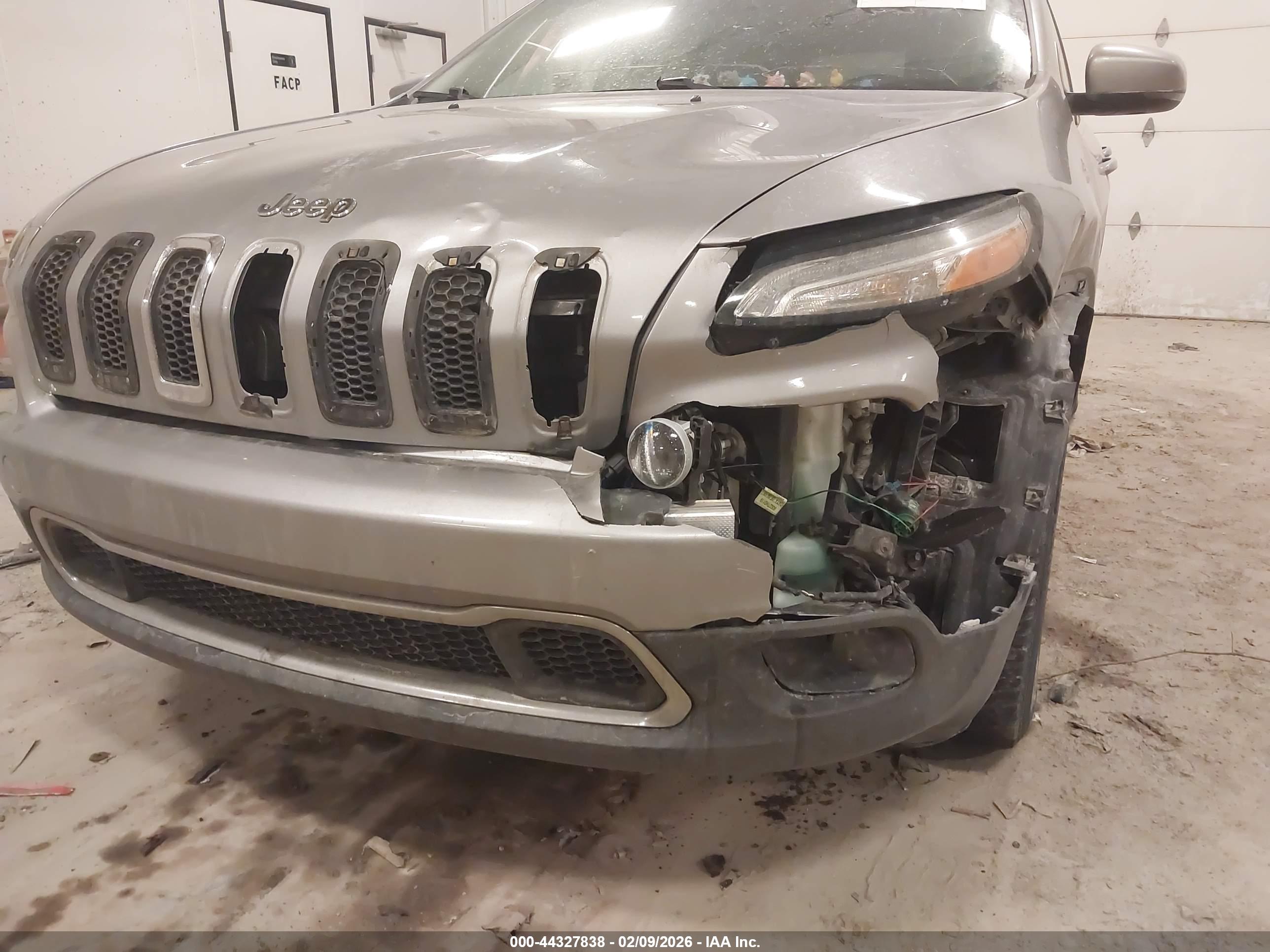 JEEP CHEROKEE image 6