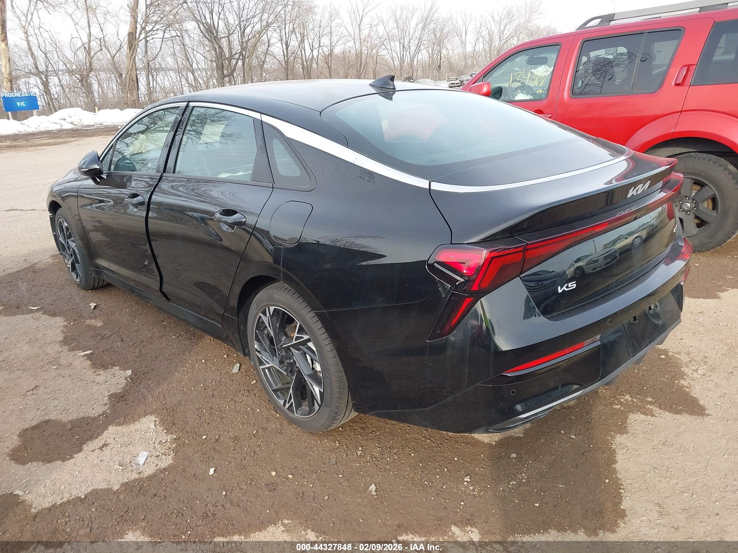 KIA K5 image 3