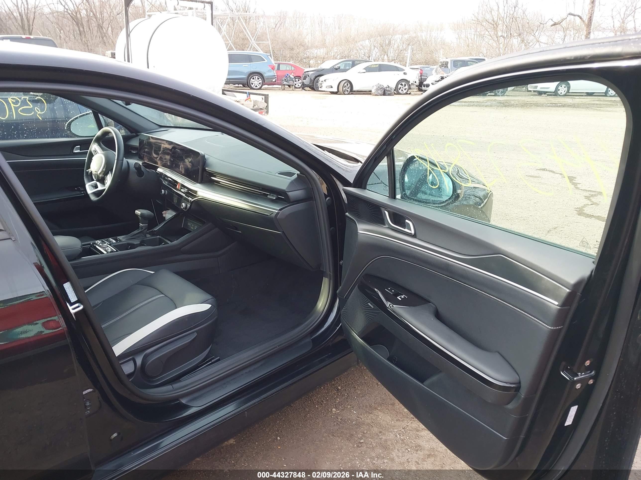 KIA K5 image 5
