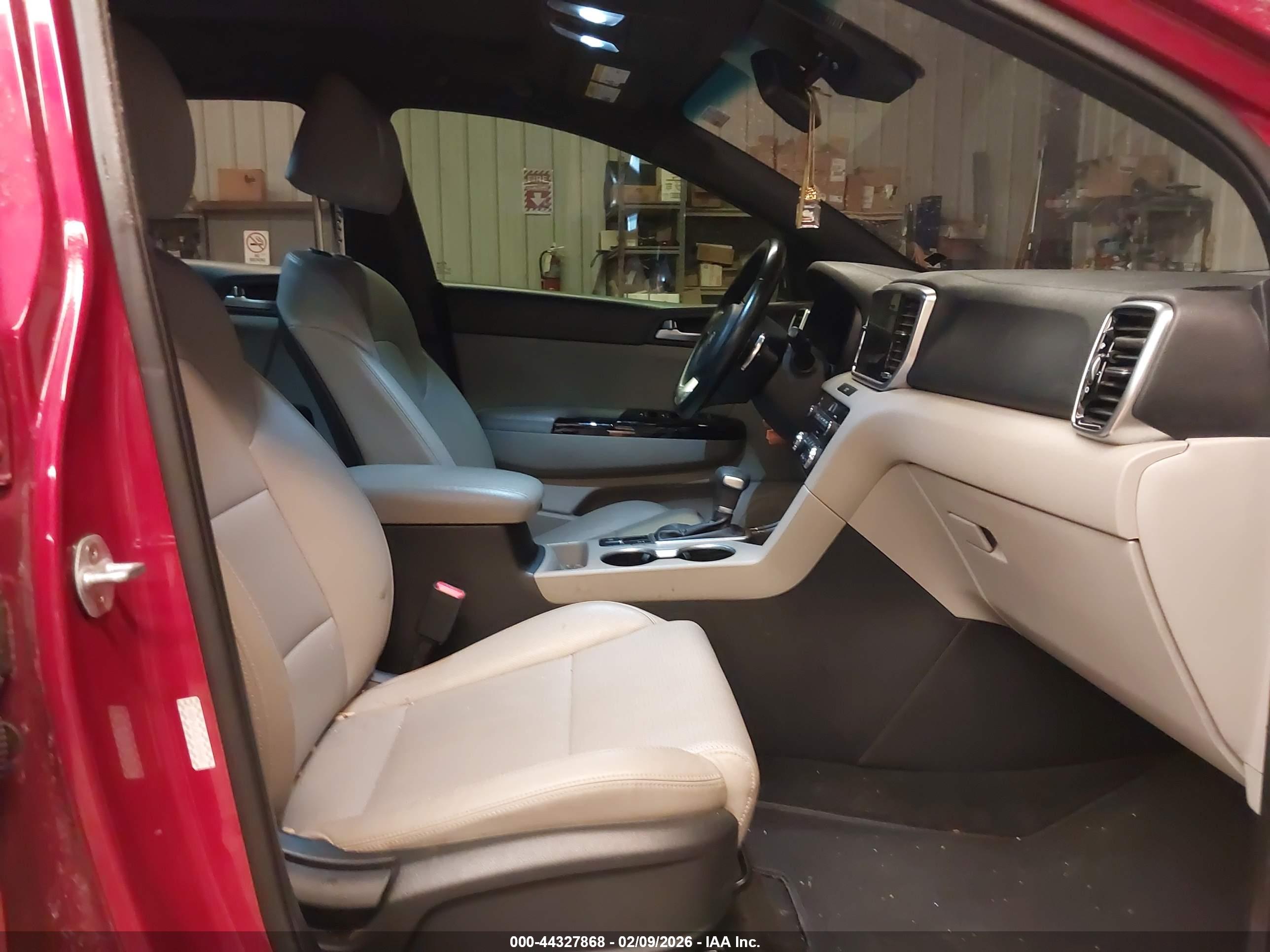 KIA SPORTAGE image 5