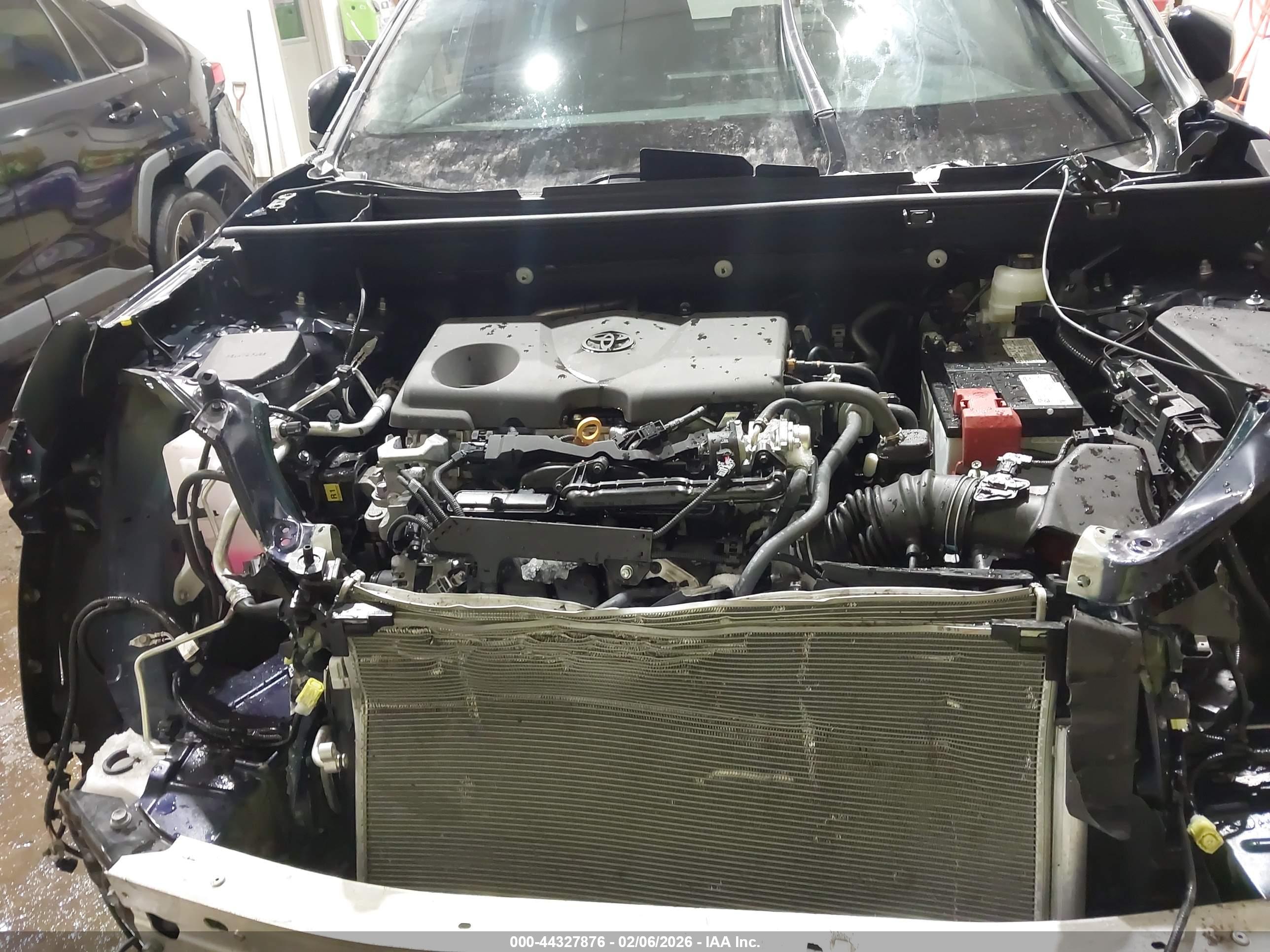 TOYOTA RAV4 image 10
