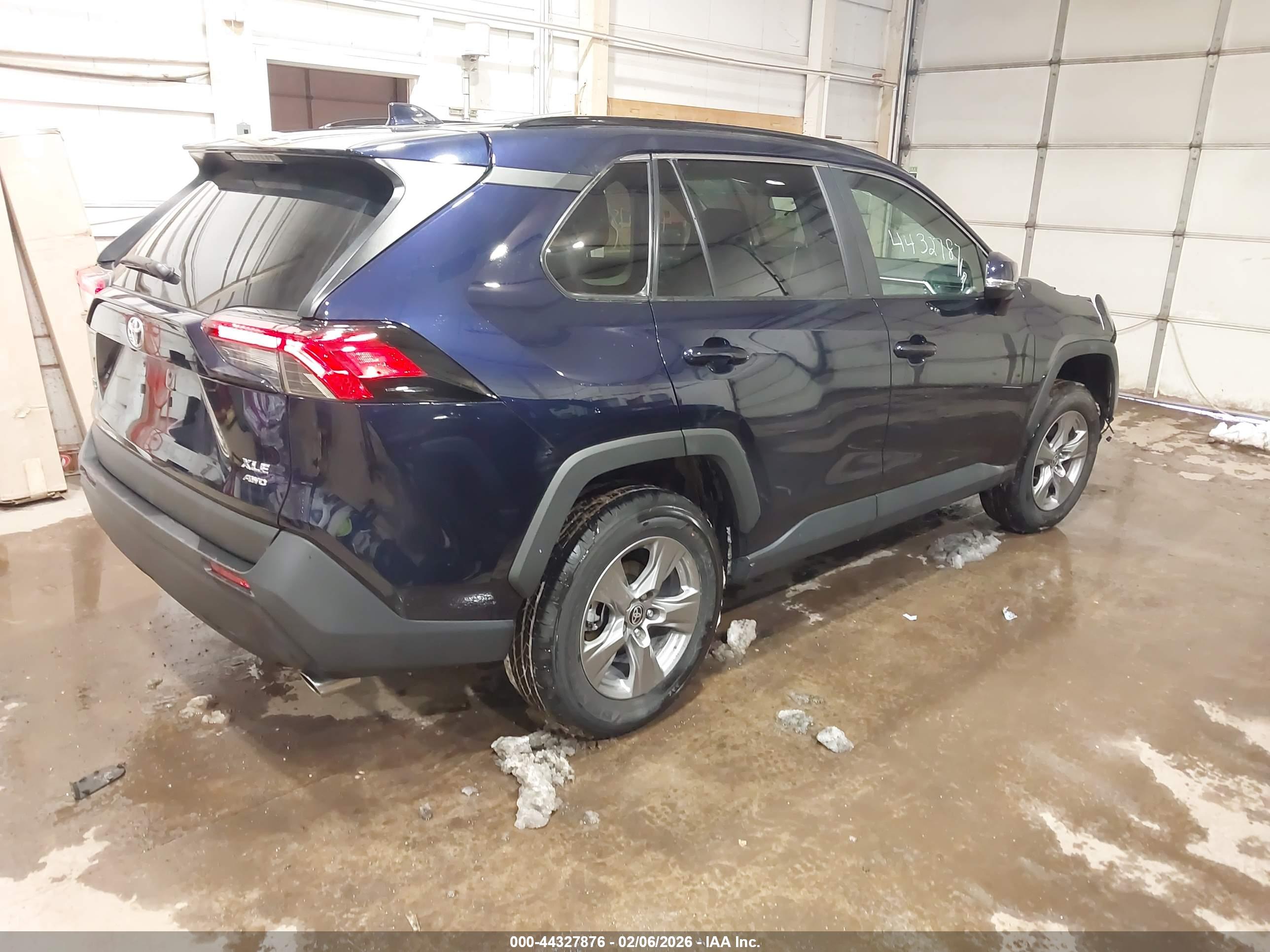 TOYOTA RAV4 image 4