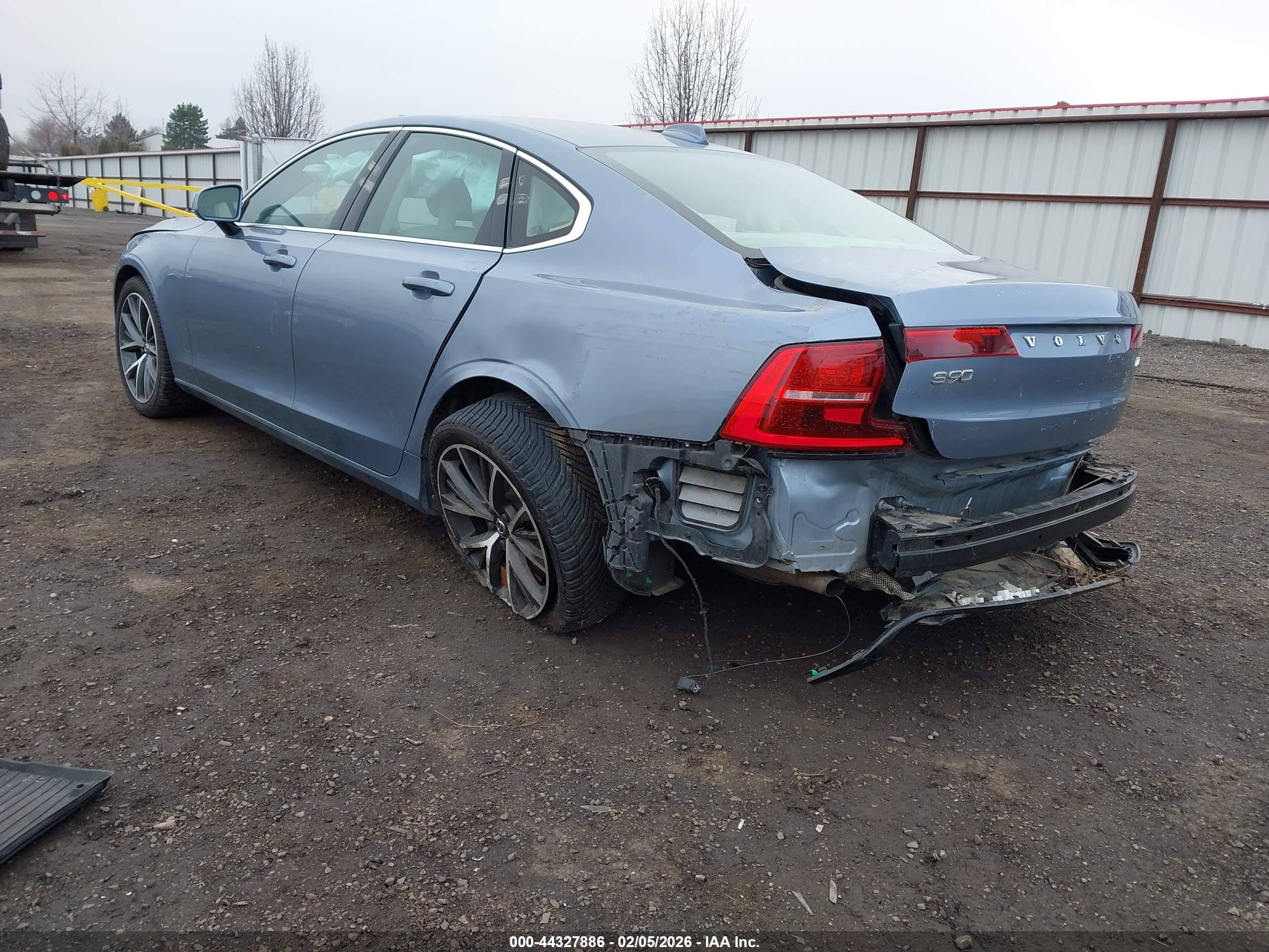 VOLVO S90 image 3