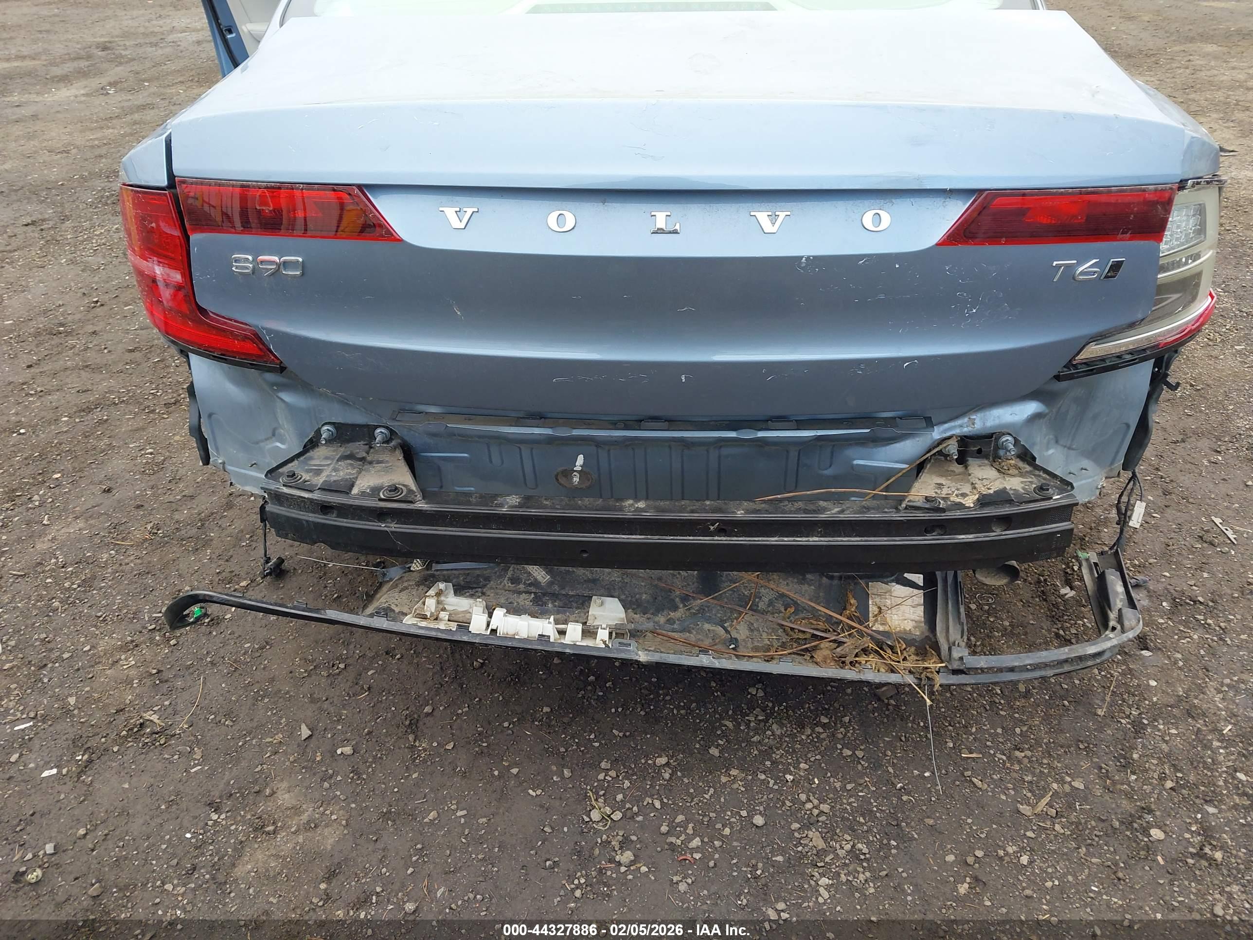 VOLVO S90 image 6
