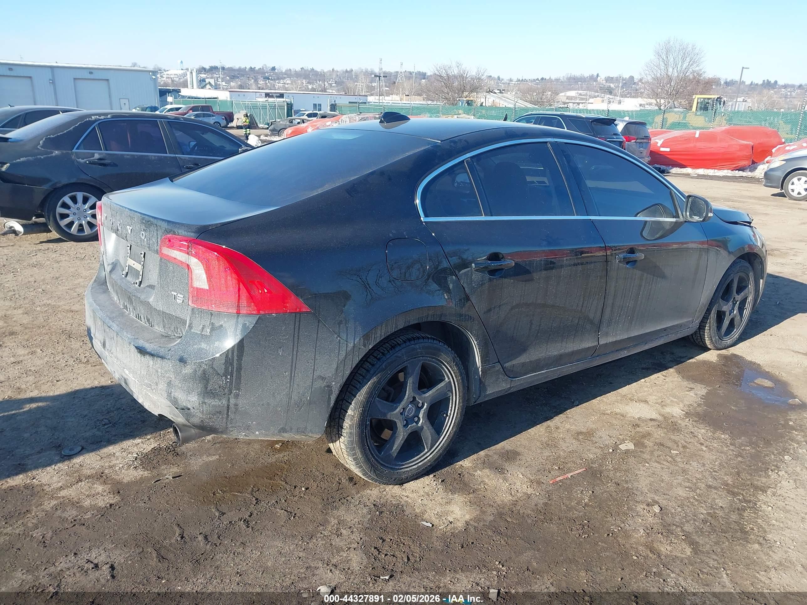 VOLVO S60 image 4