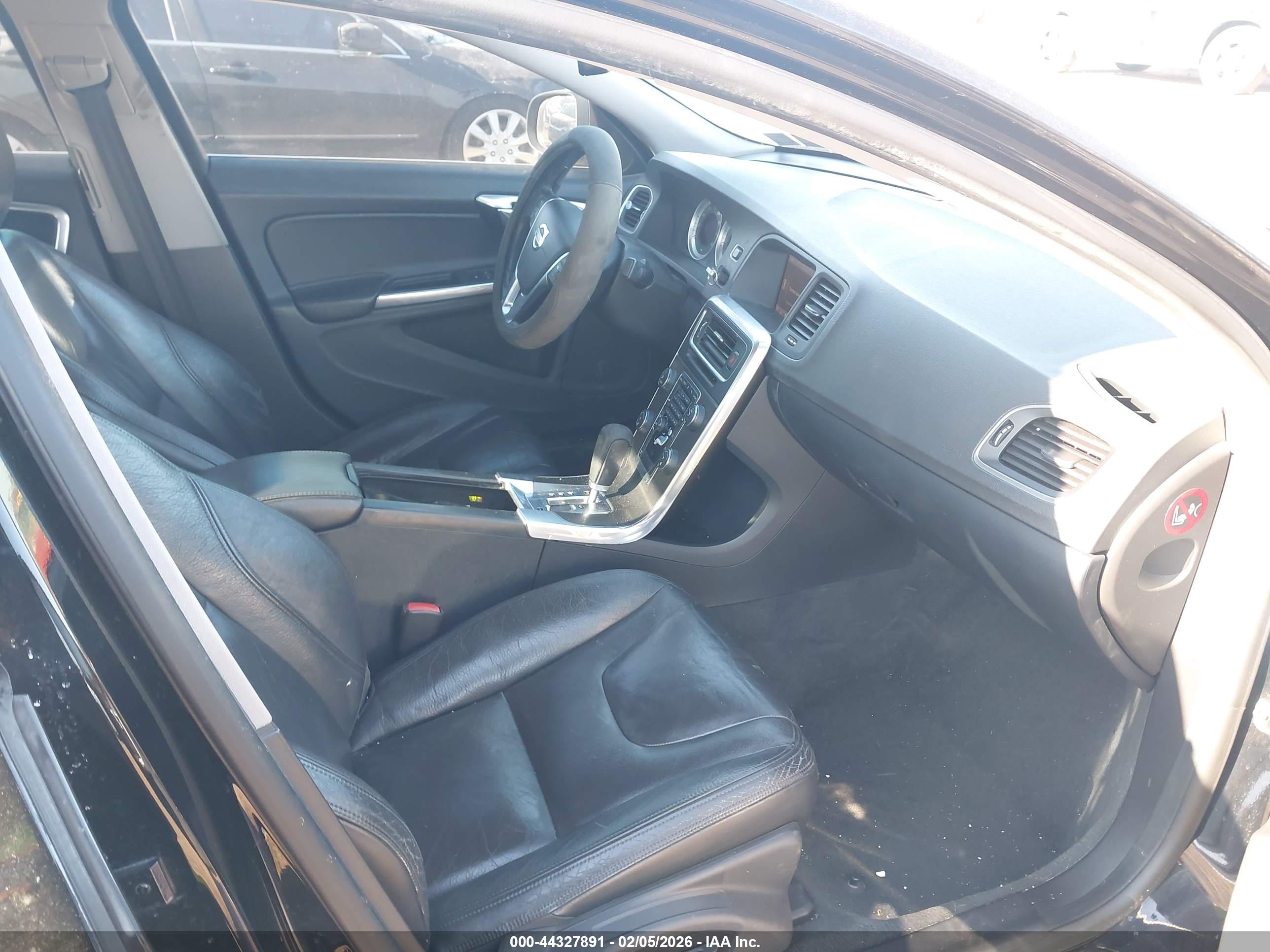 VOLVO S60 image 5