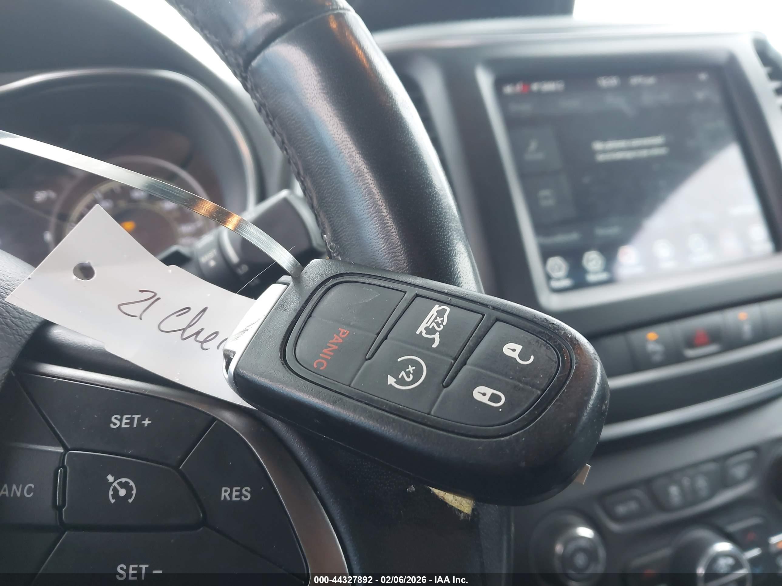 JEEP CHEROKEE image 11