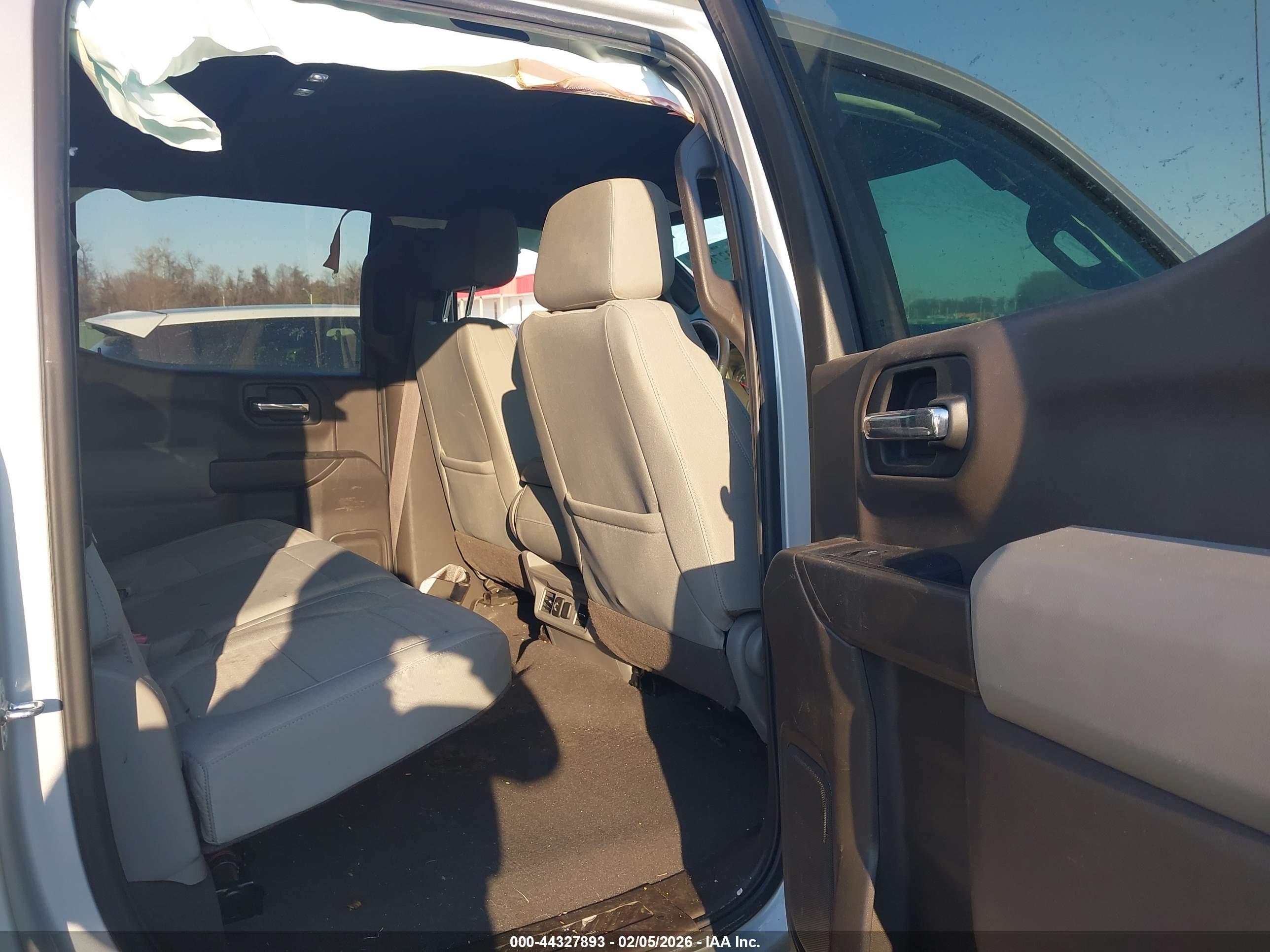 CHEVROLET SILVERADO image 8