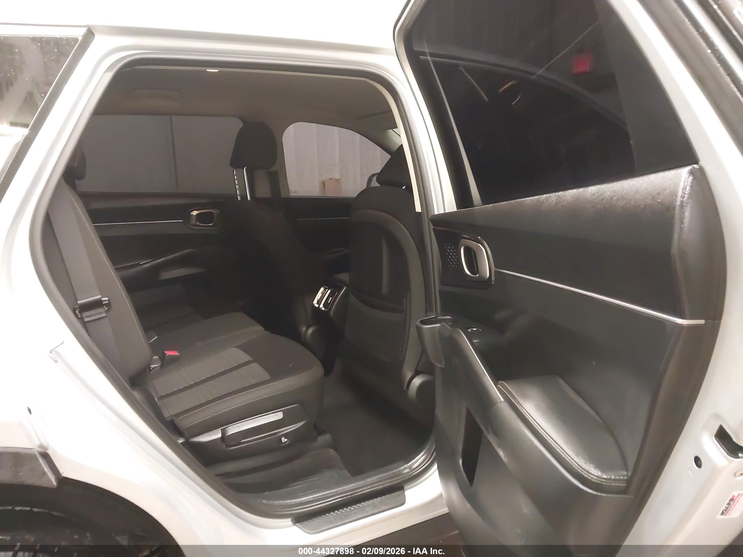 KIA SORENTO image 8