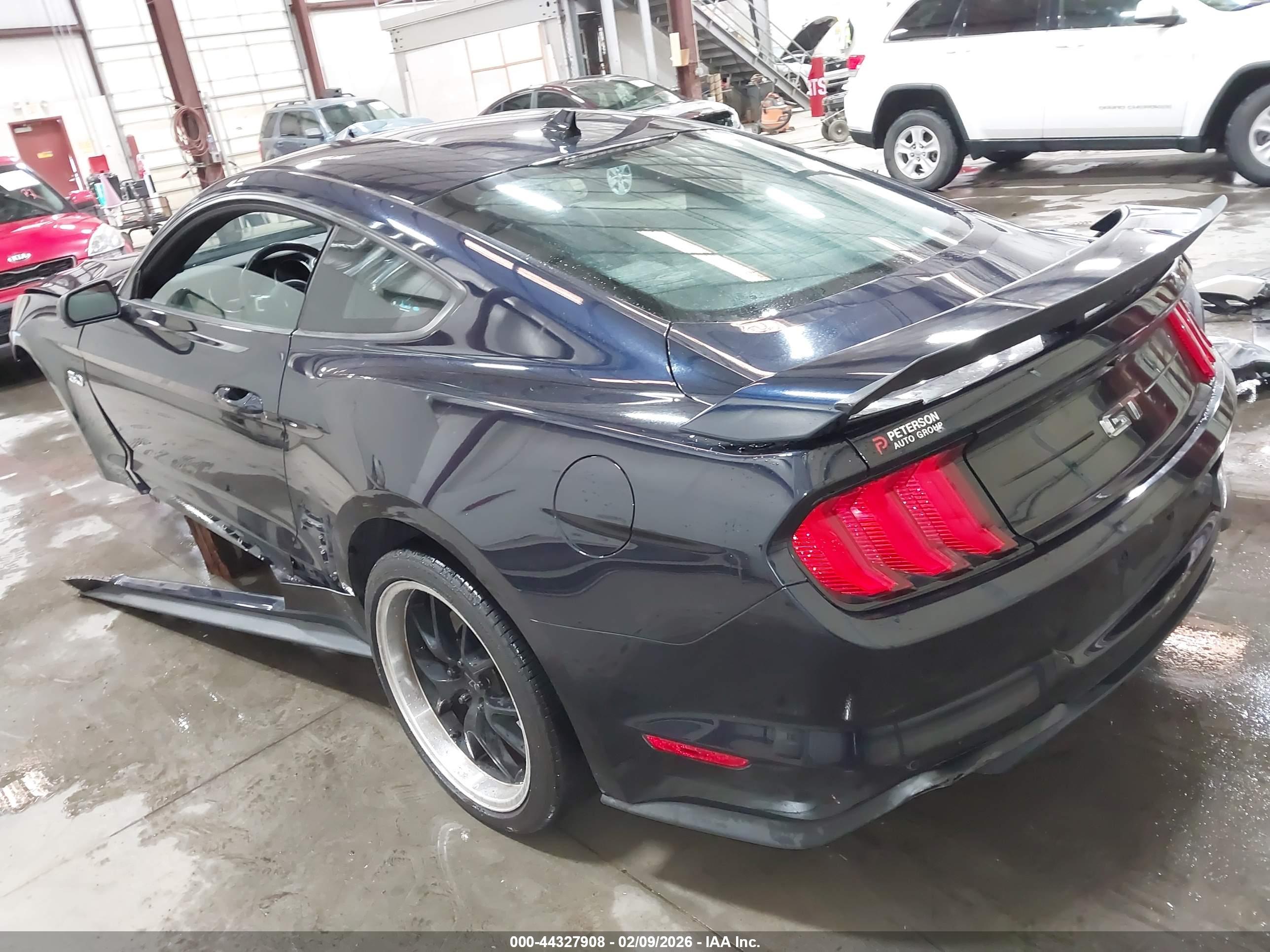 FORD MUSTANG image 3