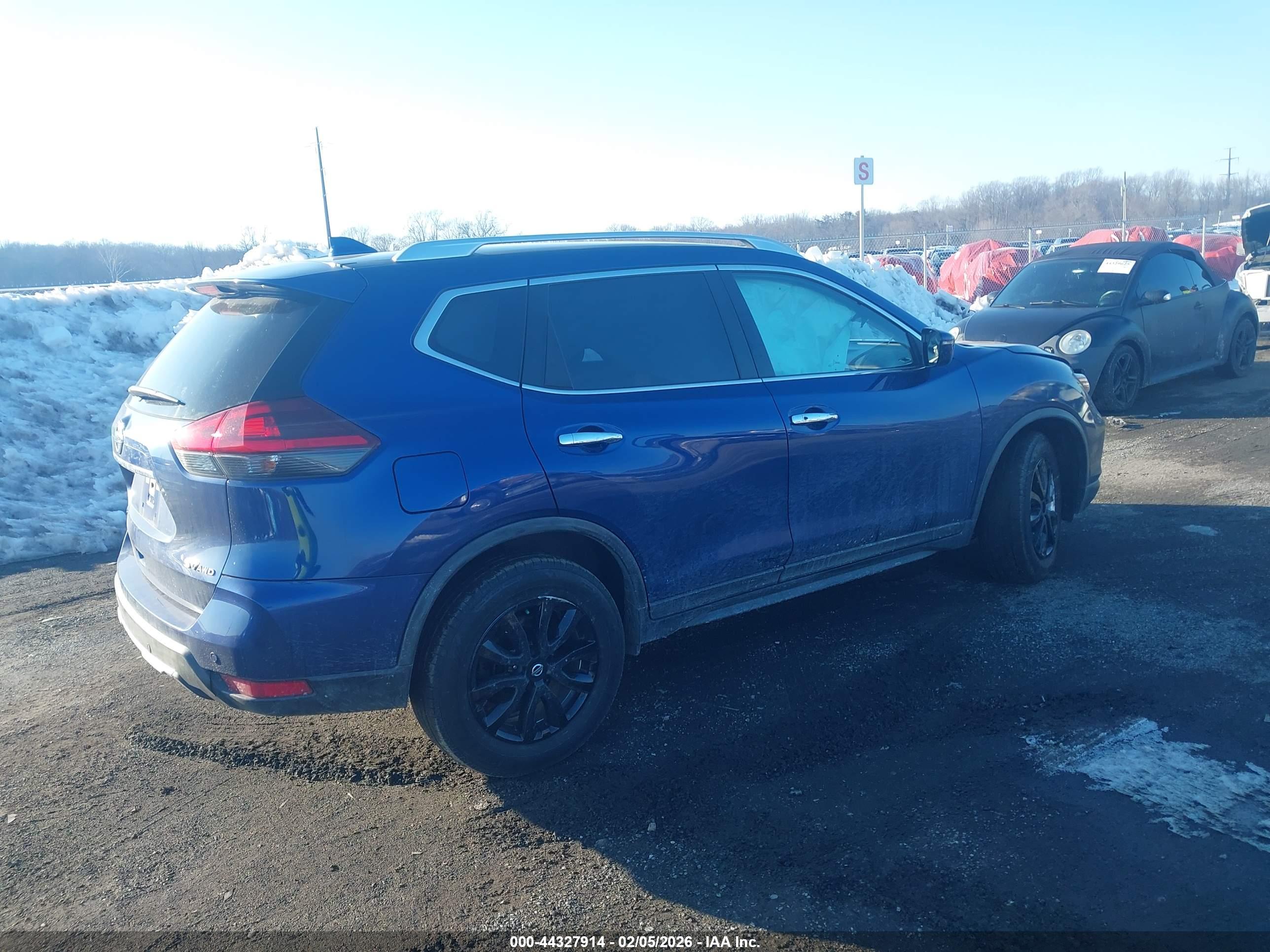 NISSAN ROGUE image 4
