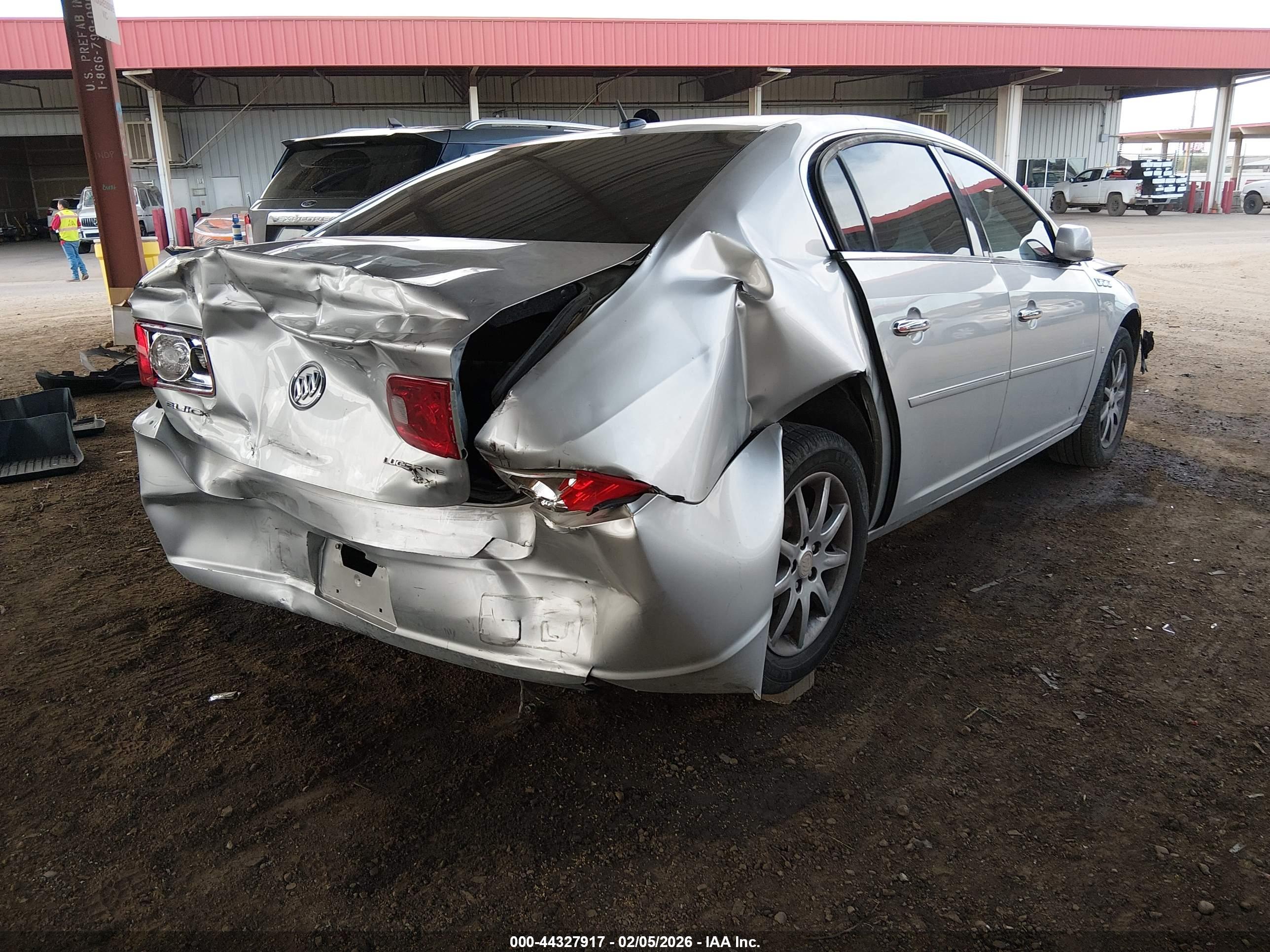 BUICK LUCERNE image 4