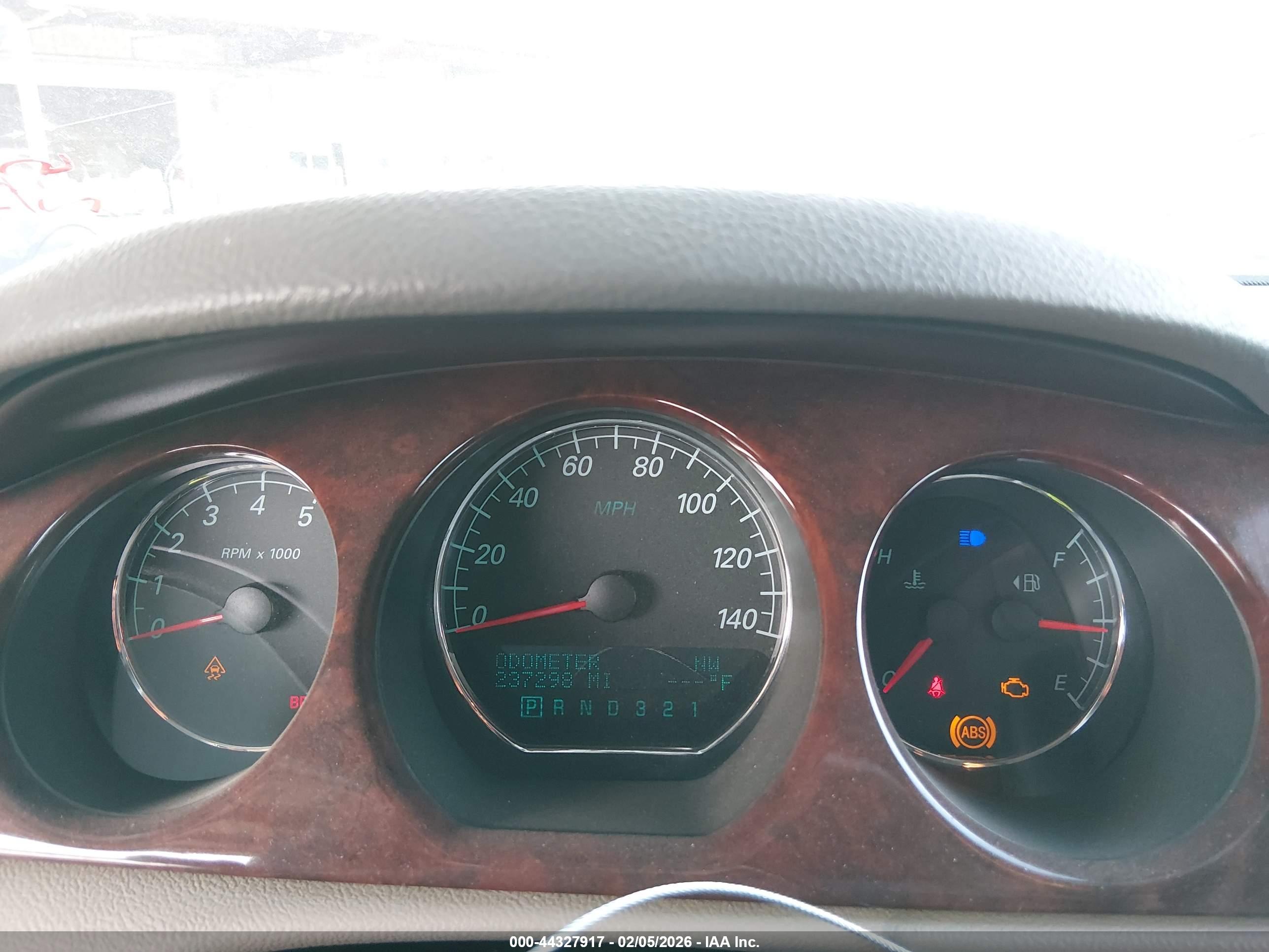 BUICK LUCERNE image 7