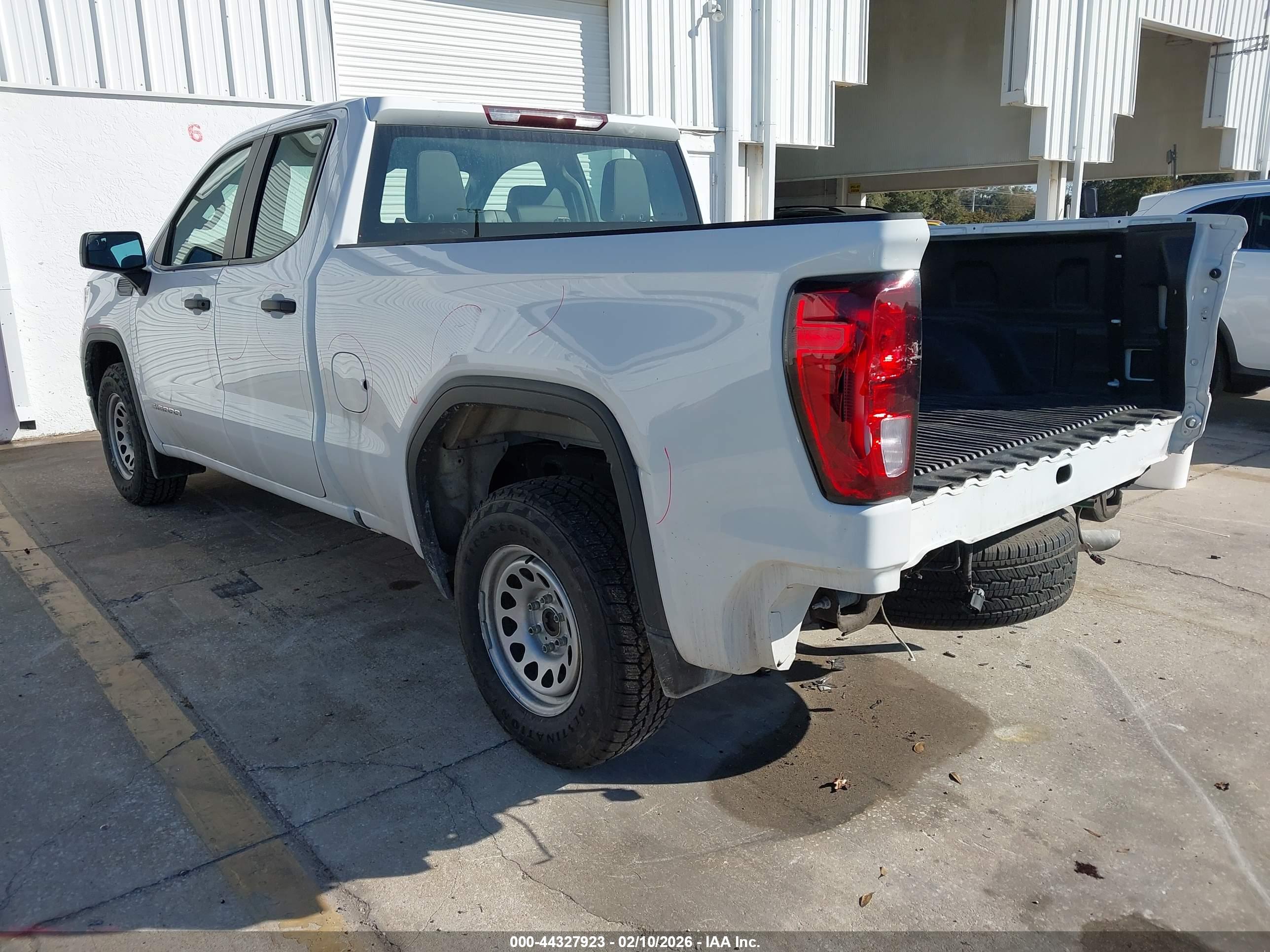 GMC SIERRA image 3