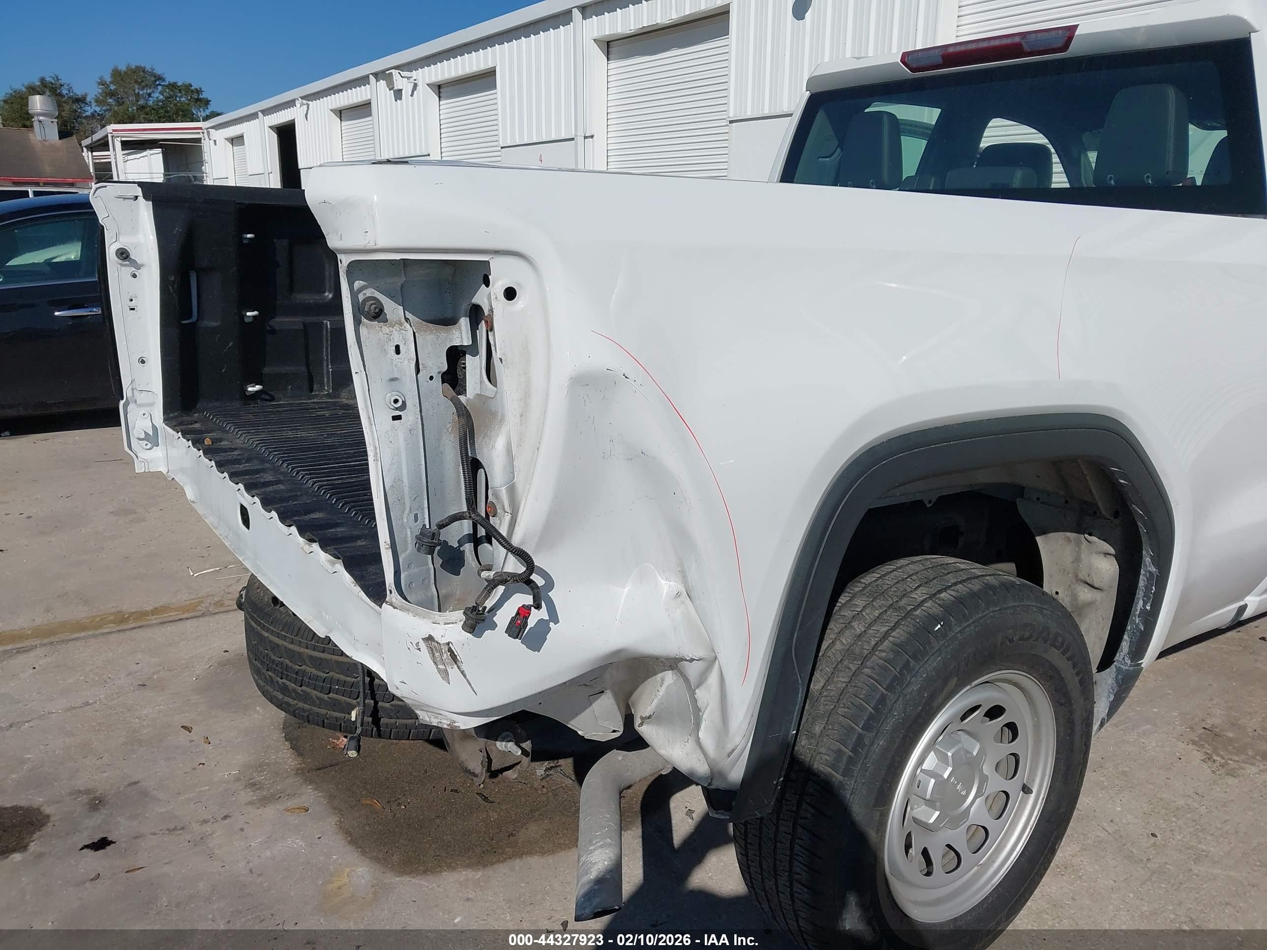 GMC SIERRA image 6