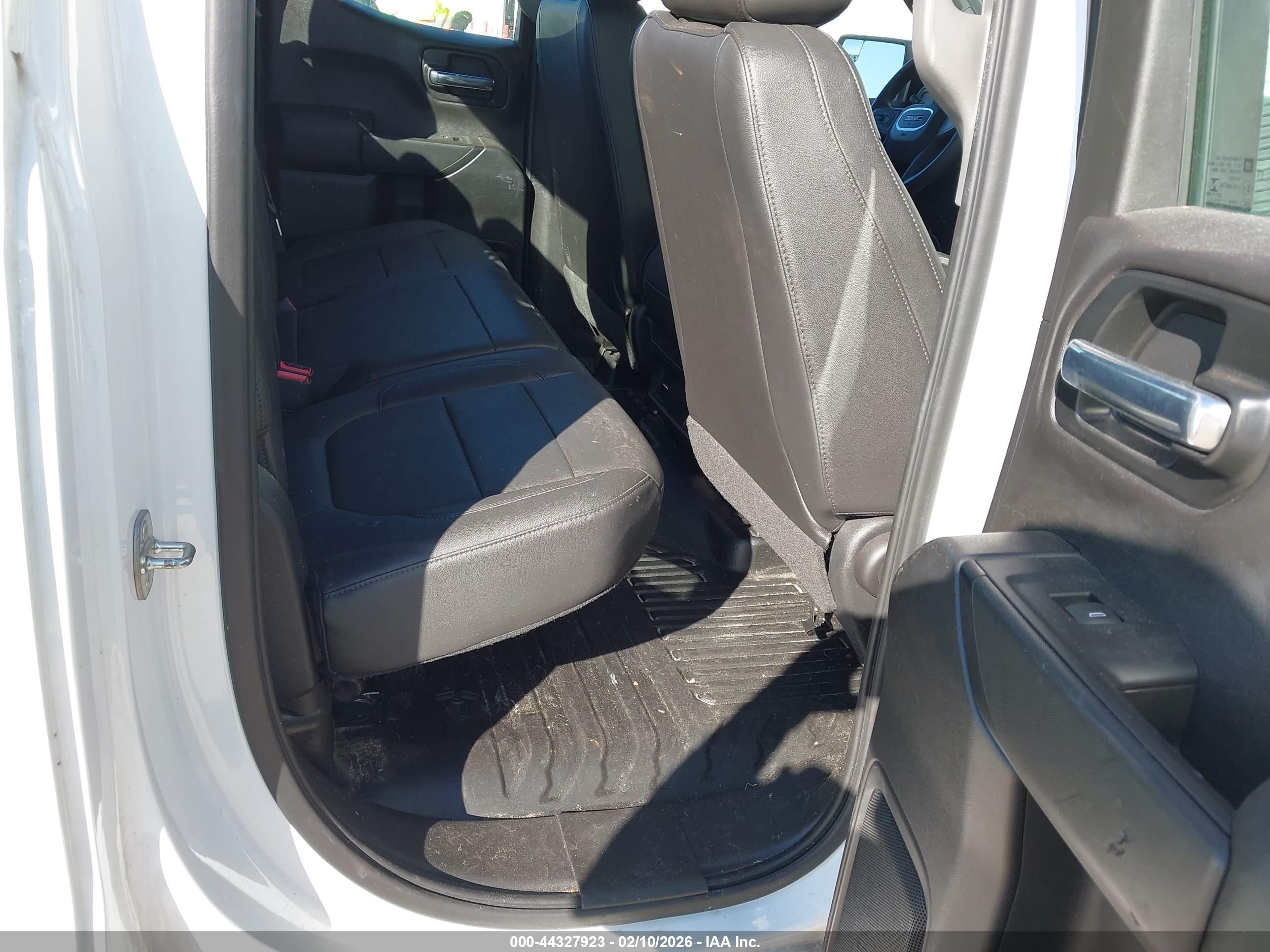 GMC SIERRA image 8